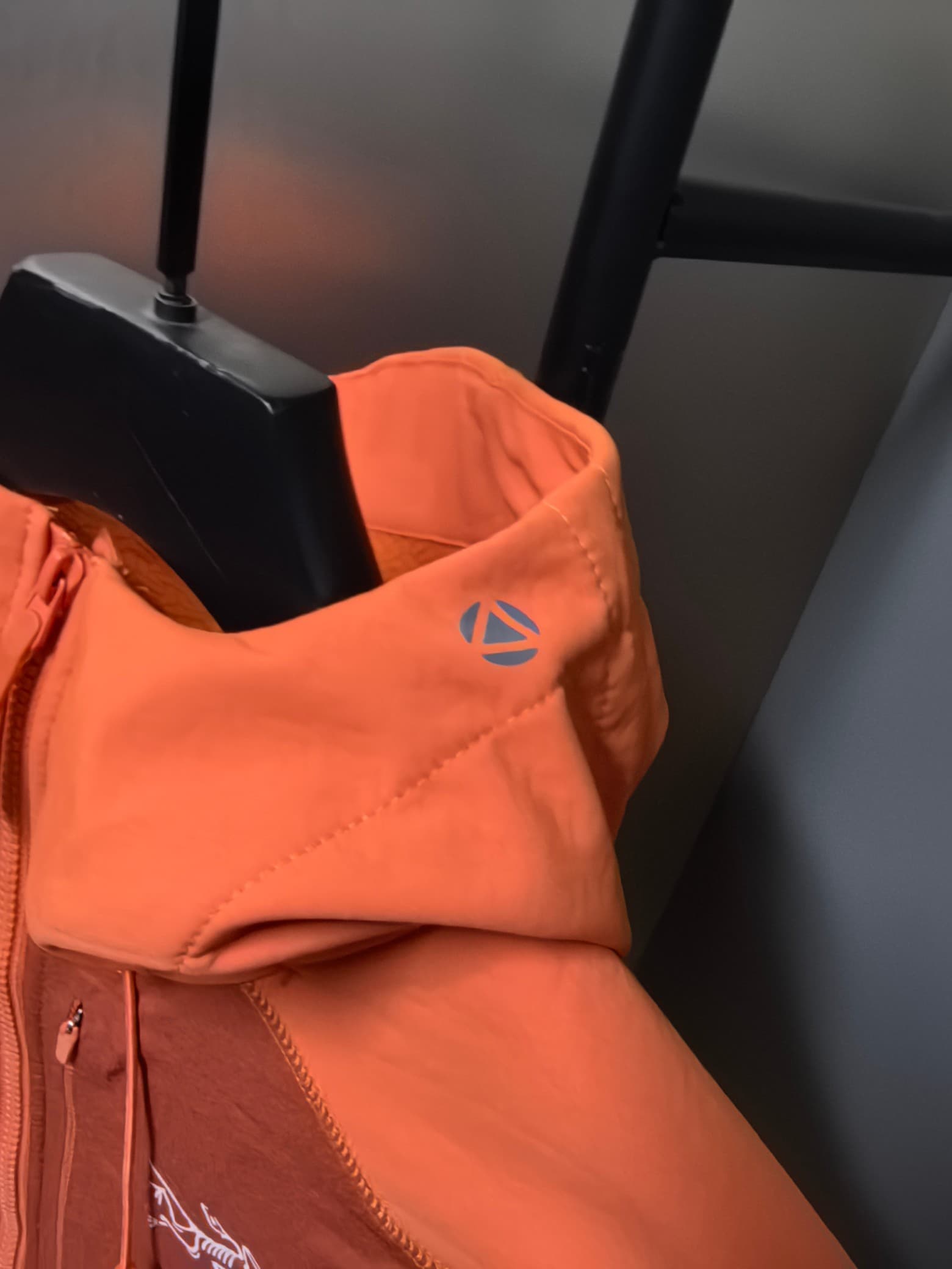 C12520 2026 latest model 【Top version】 New autumn/winter men’s clothing – soft-shell windproof and waterproof jacket! The cap with a logo print on the chest makes it a must-have item in any autumn/winter wardrobe. Classic, stylish cut – a perfect choice f — image 4