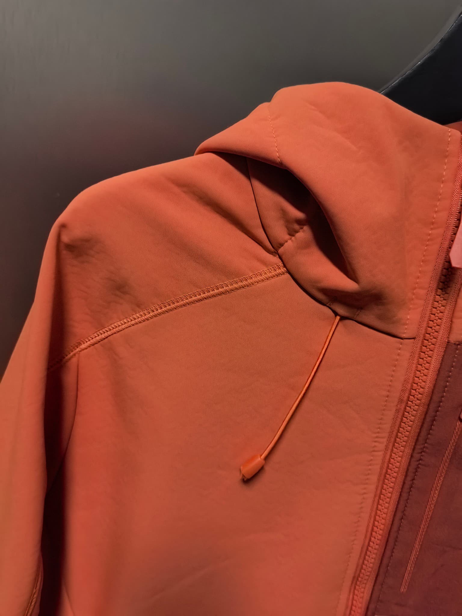 C12520 2026 latest model 【Top version】 New autumn/winter men’s clothing – soft-shell windproof and waterproof jacket! The cap with a logo print on the chest makes it a must-have item in any autumn/winter wardrobe. Classic, stylish cut – a perfect choice f — image 2