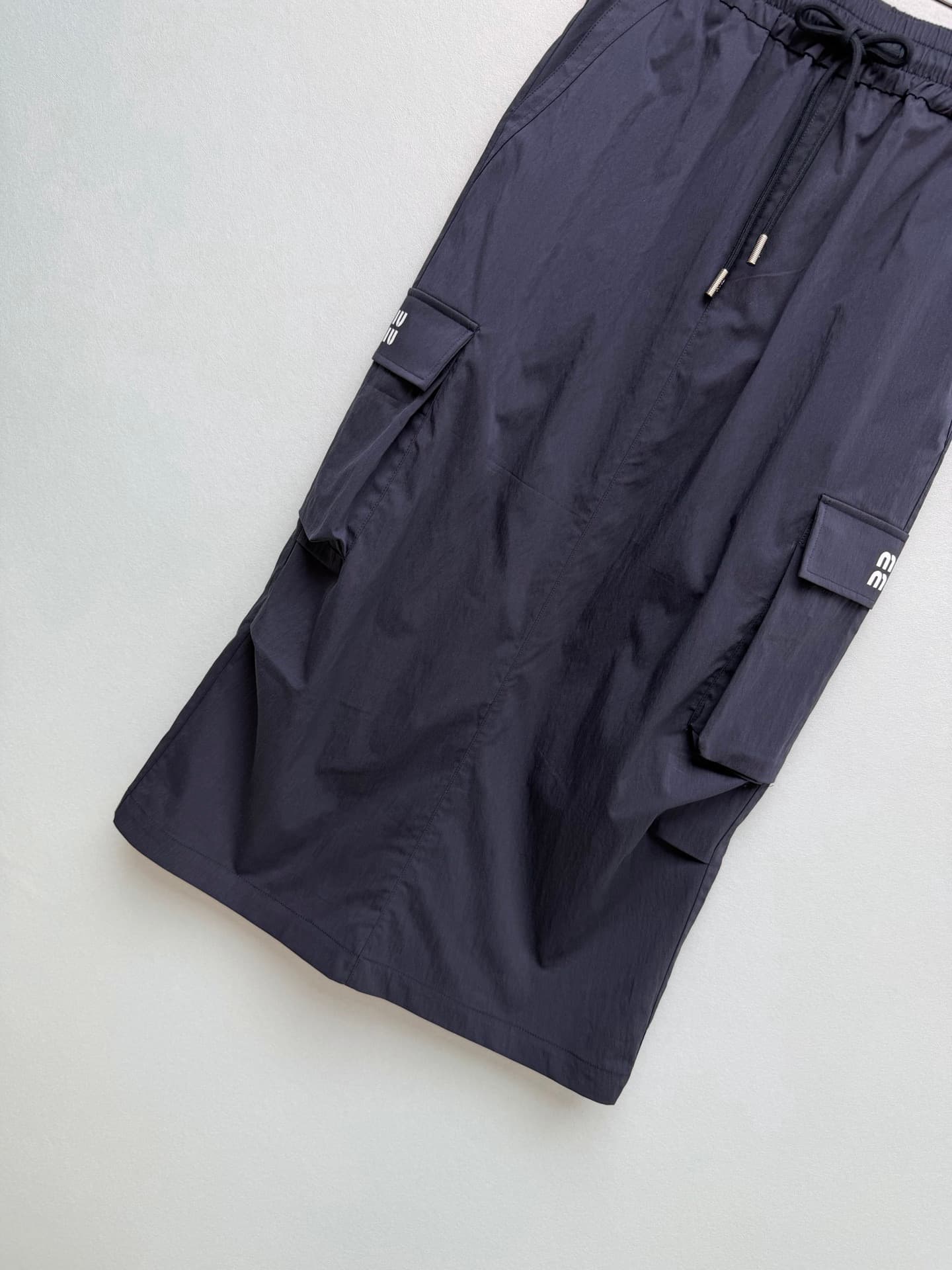 C18458 🔥🔥MIUMI*26 new vintage/retro workwear miniskirt! The MIU-style workwear miniskirt perfectly balances “coolness” and “girliness”. Made of quick-drying nylon fabric, it is extremely breathable in summer, wrinkle-resistant and easy to care for—no need — image 4