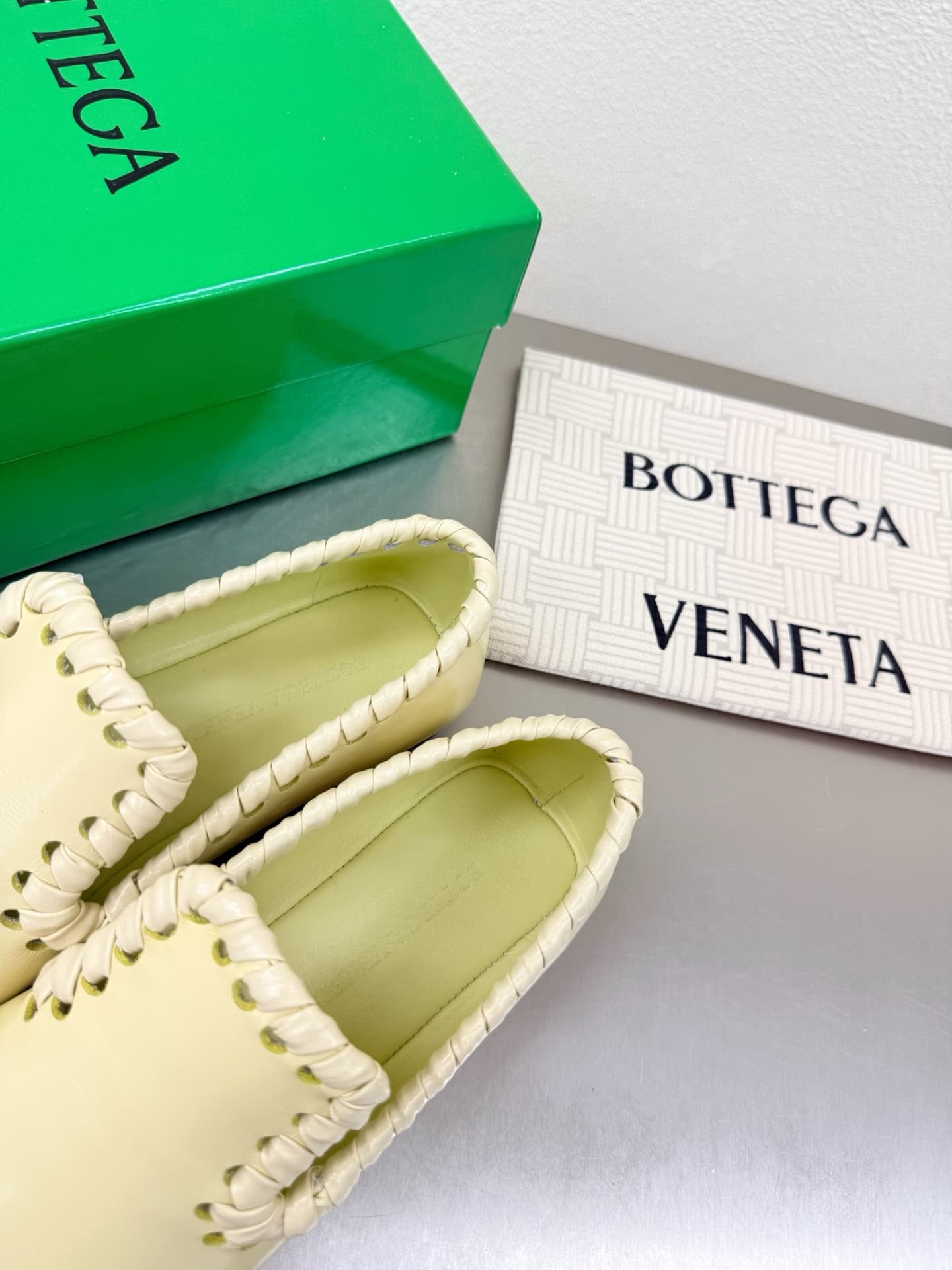 C234 Ms. BV’s Sabato flat sandals, with leather straps at the toe, high-end quality — image 7