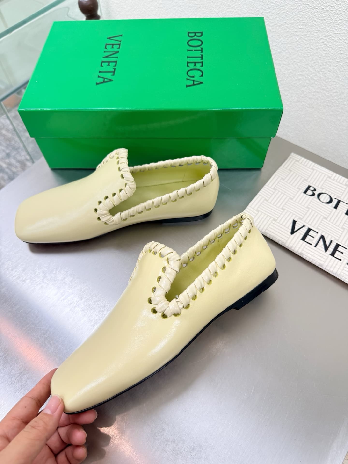 C234 Ms. BV’s Sabato flat sandals, with leather straps at the toe, high-end quality — image 5