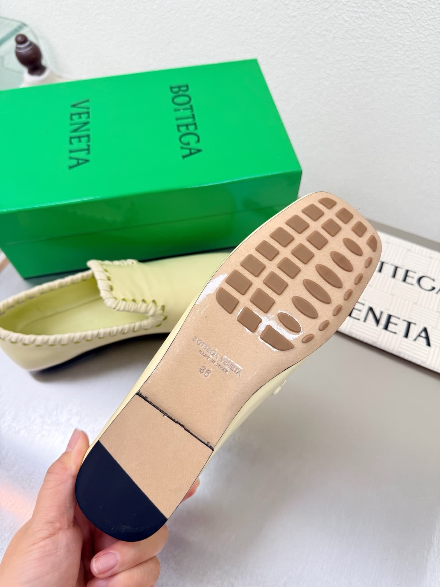 C234 Ms. BV’s Sabato flat sandals, with leather straps at the toe, high-end quality — image 4