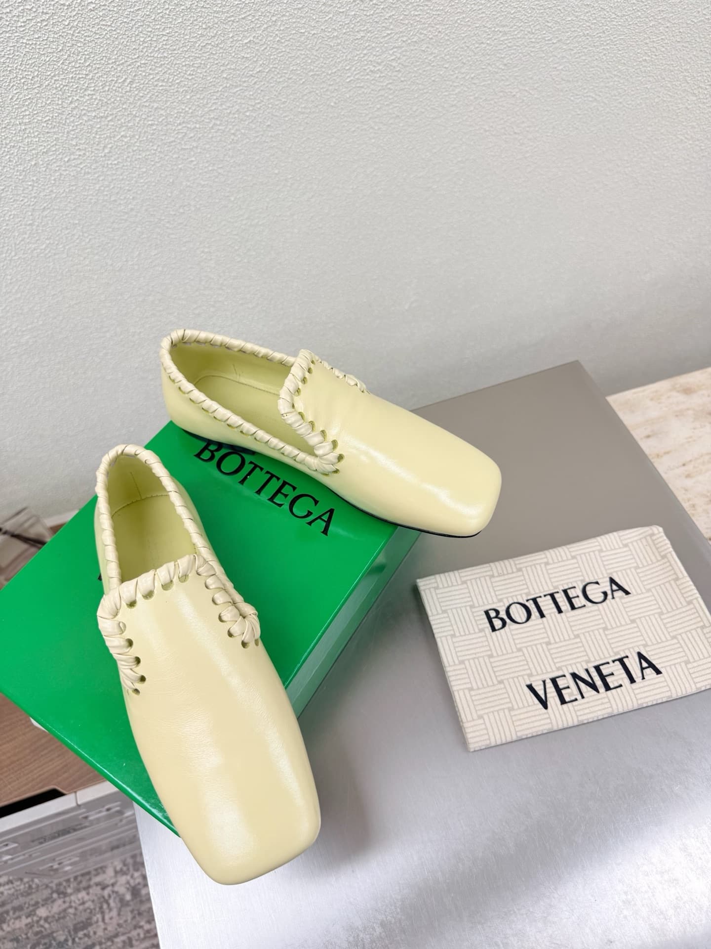 C234 Ms. BV’s Sabato flat sandals, with leather straps at the toe, high-end quality — image 3