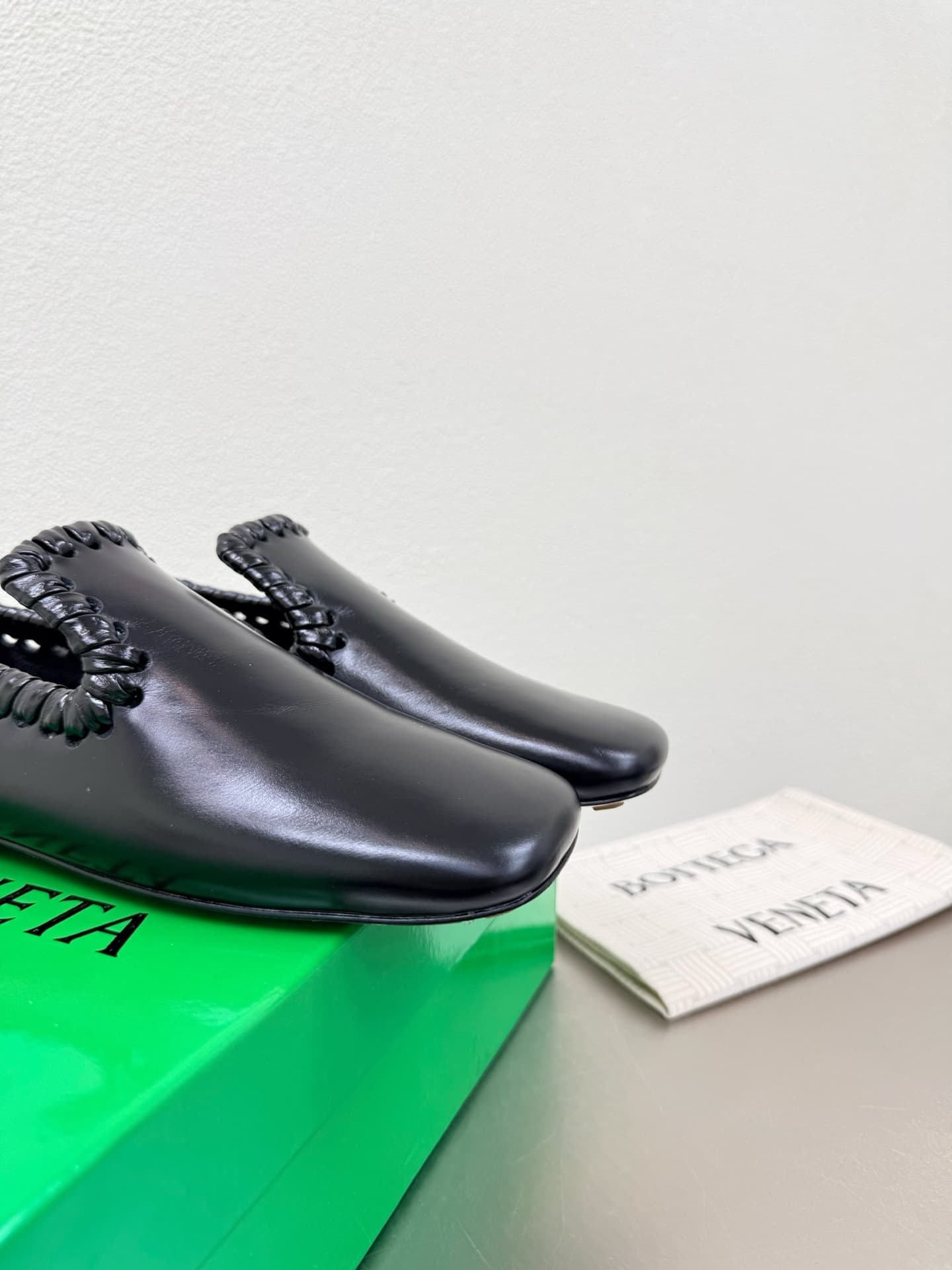 C233 Ms. BV’s Sabato flat shoes, with leather trim at the toe, high-quality craftsmanship — image 3