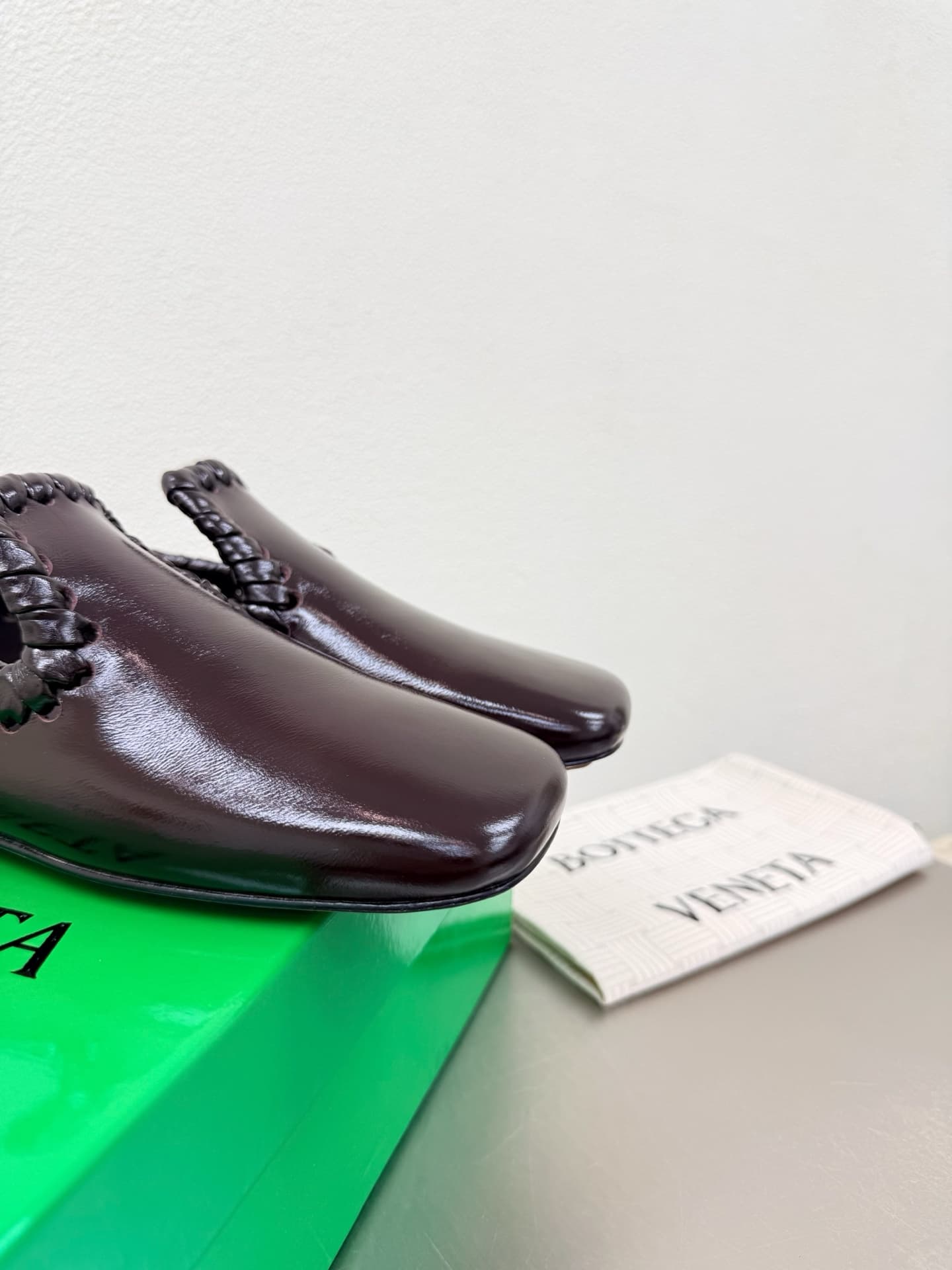 C232 Ms. BV’s Sabato flat sandals, with leather at the toe, high-quality craftsmanship — image 1