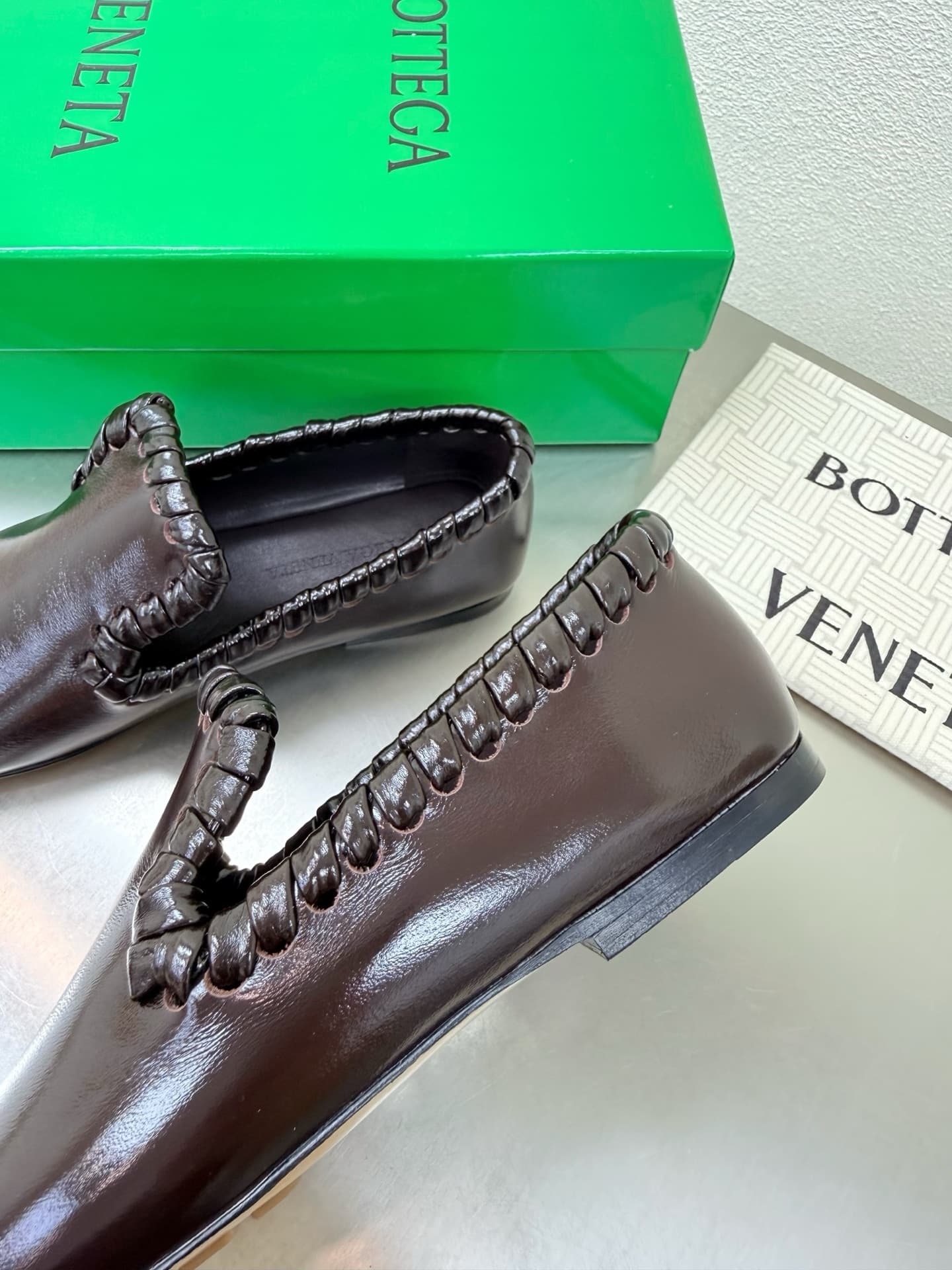 C232 Ms. BV’s Sabato flat sandals, with leather at the toe, high-quality craftsmanship — image 3