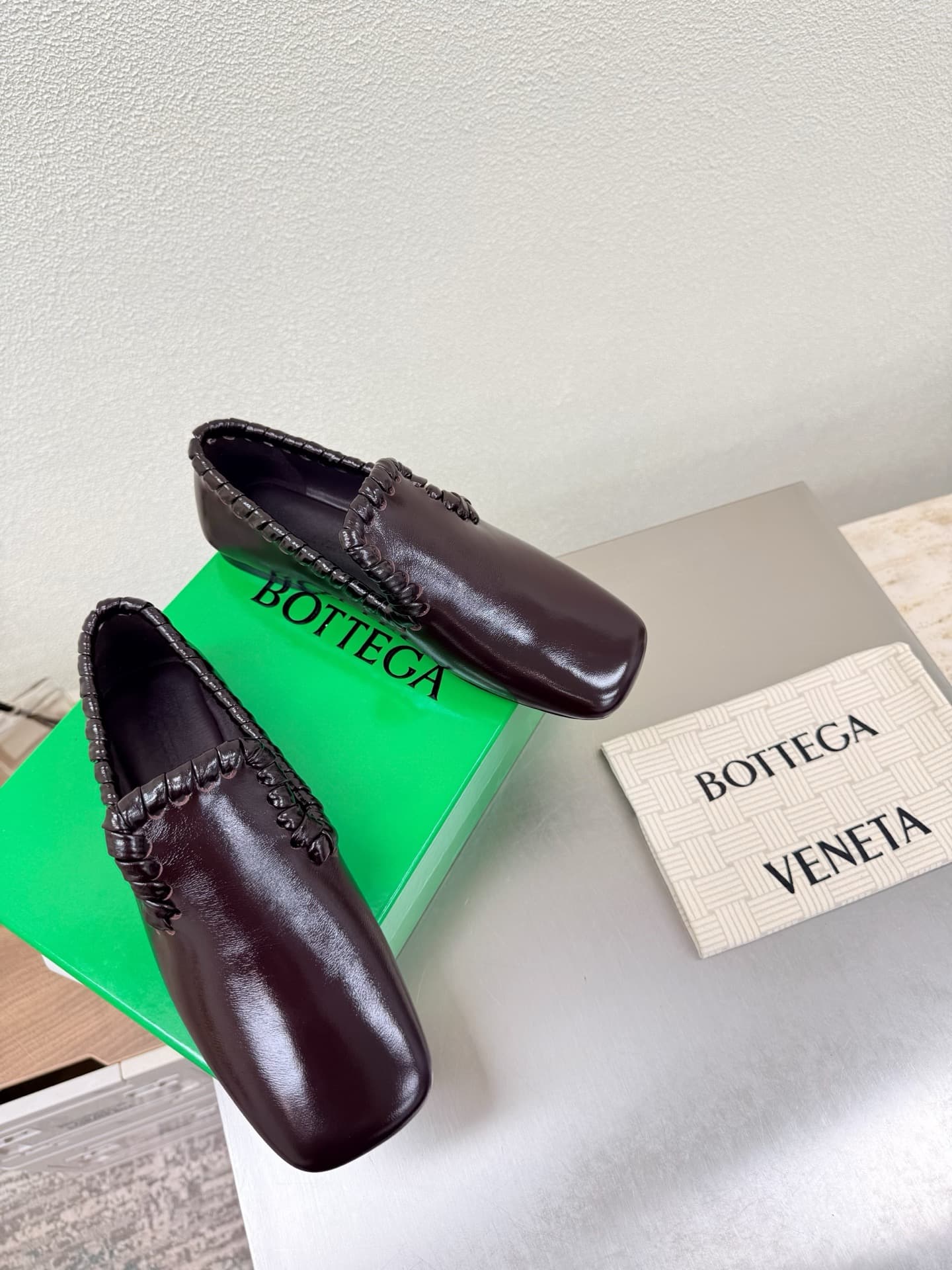 C232 Ms. BV’s Sabato flat sandals, with leather at the toe, high-quality craftsmanship — image 2