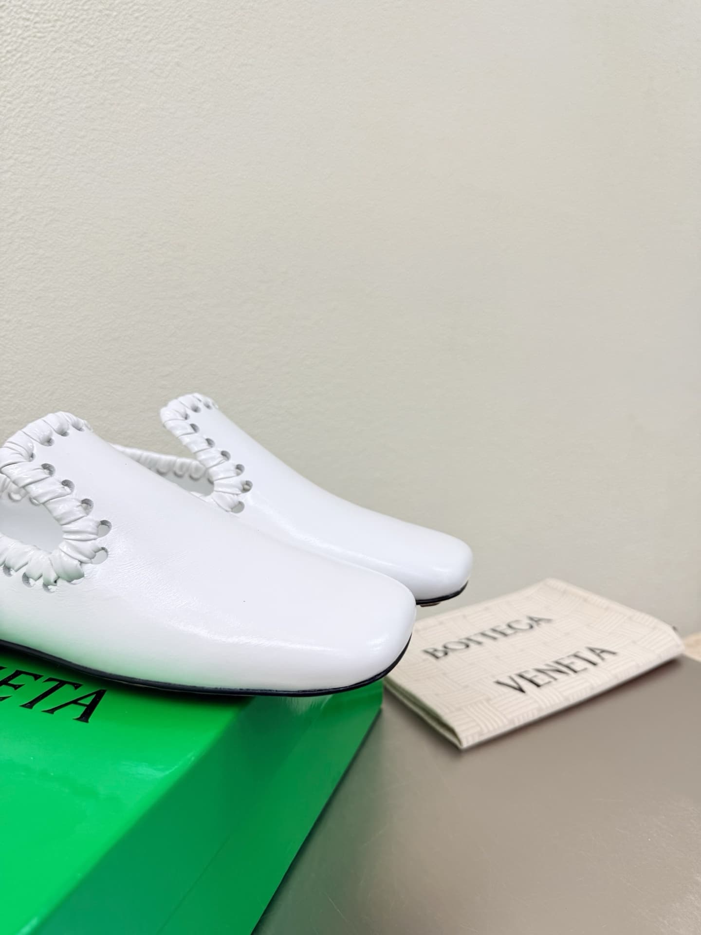 C231 Ms. BV’s Sabato平底 Leif shoes, with leather at the toe, high-quality craftsmanship — image 2