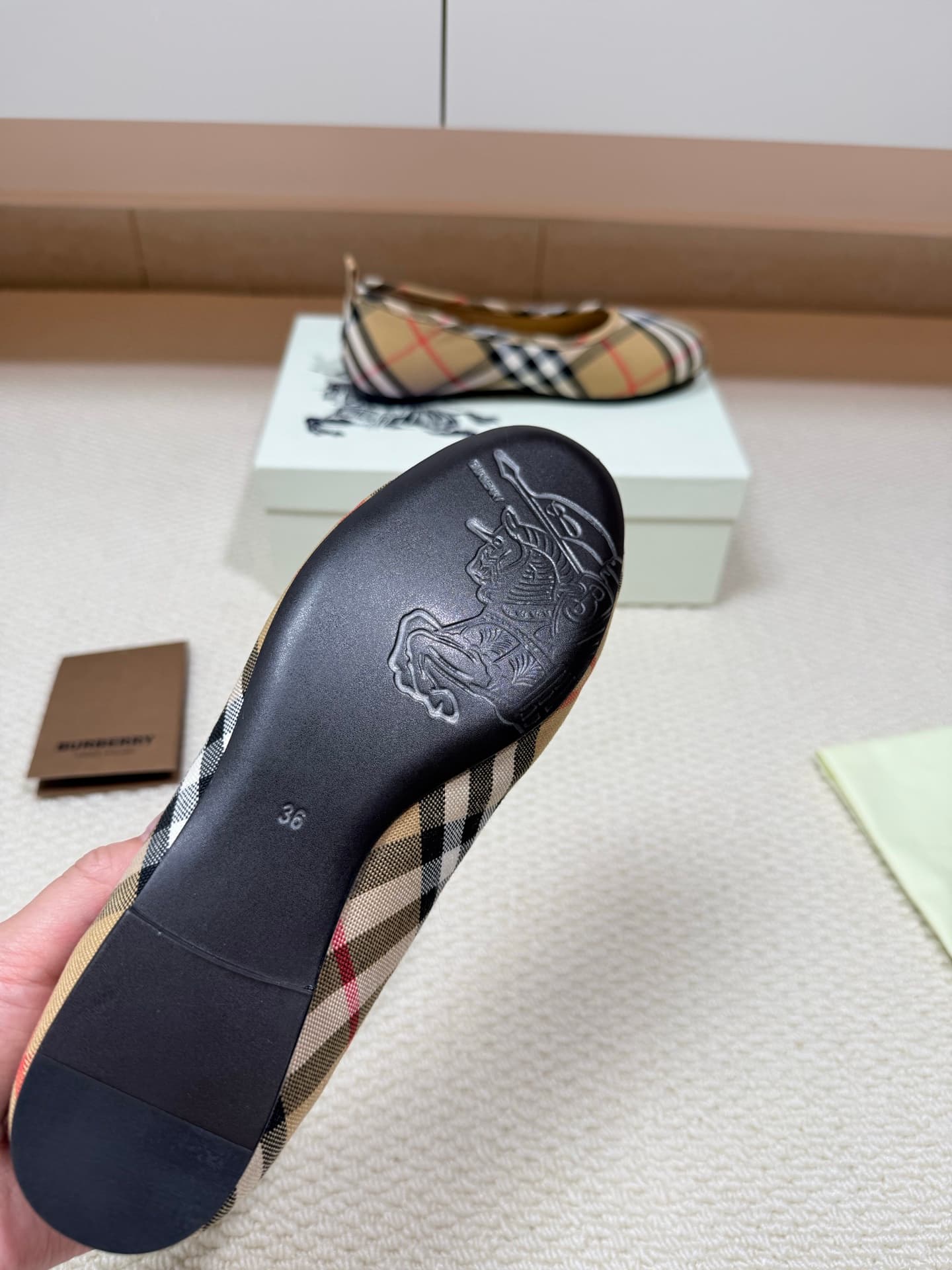 D3191 BURBERRY Linen Low-Bottom Ballet Shoes with Pattern — image 5