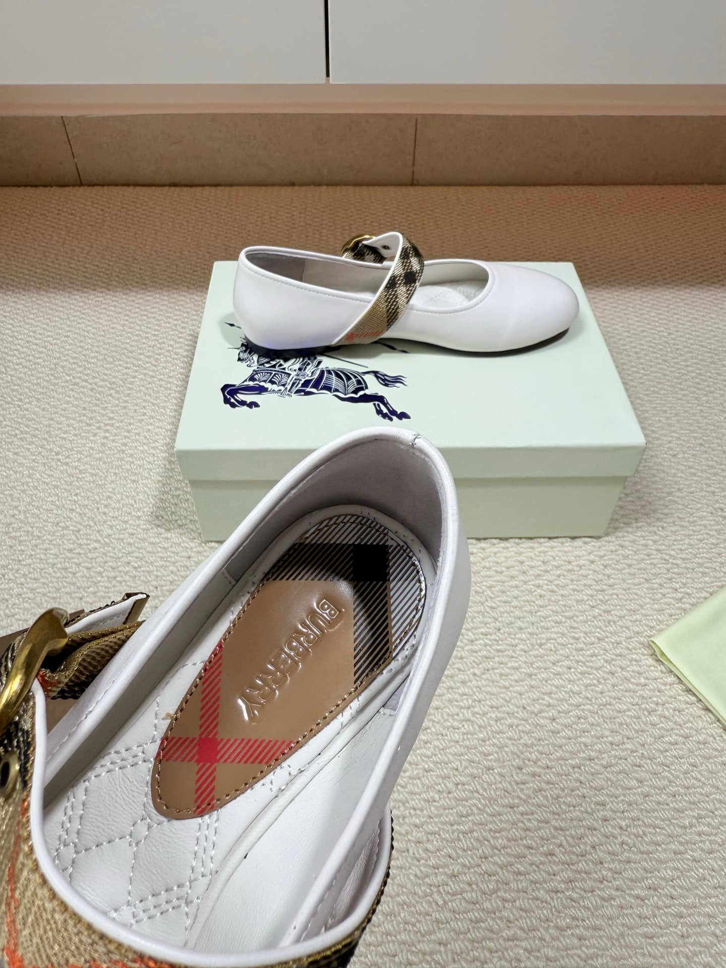 D3193 BURBERRY Lace Belt Ballet Shoes — image 7