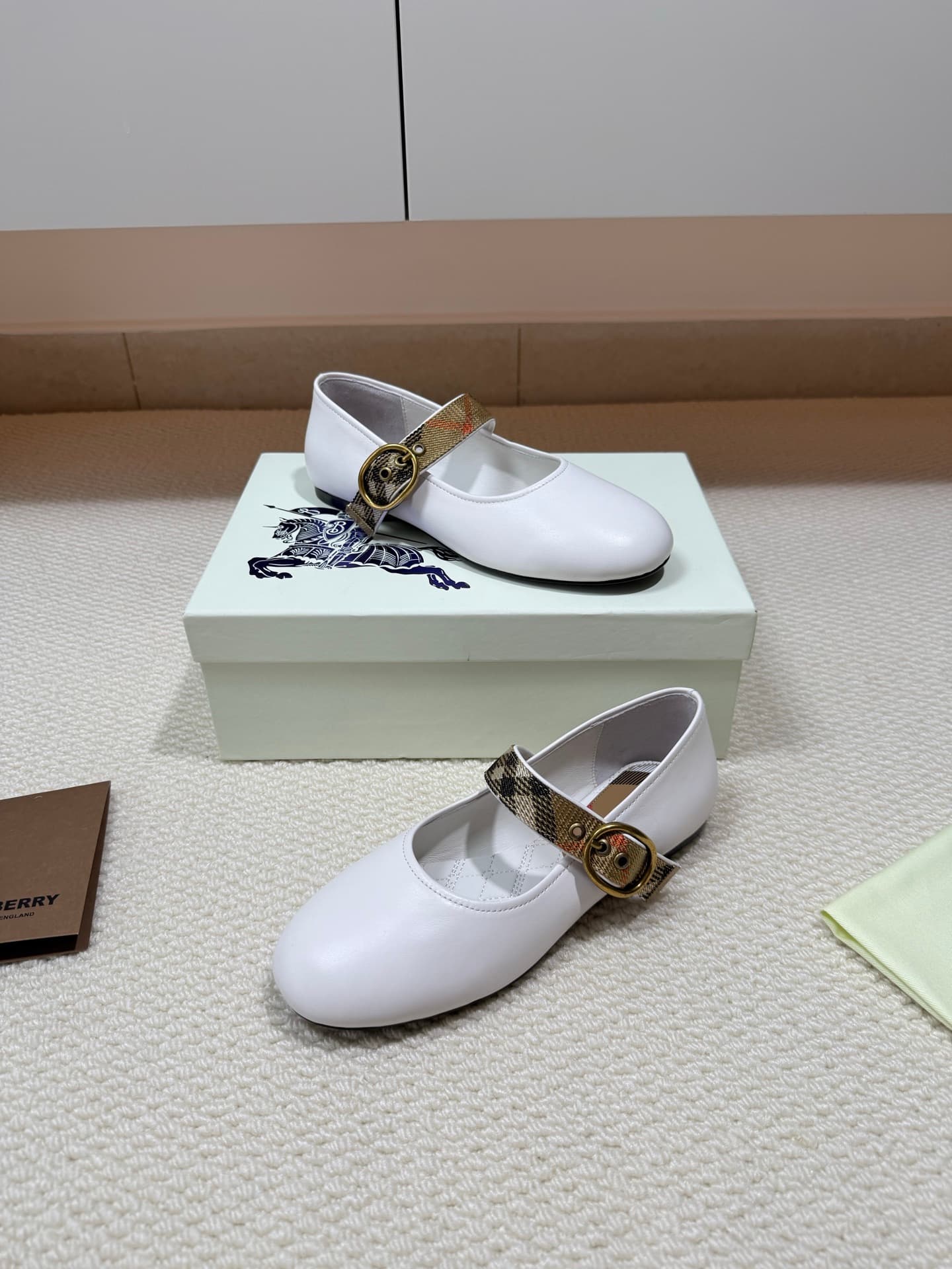 D3193 BURBERRY Lace Belt Ballet Shoes — image 4
