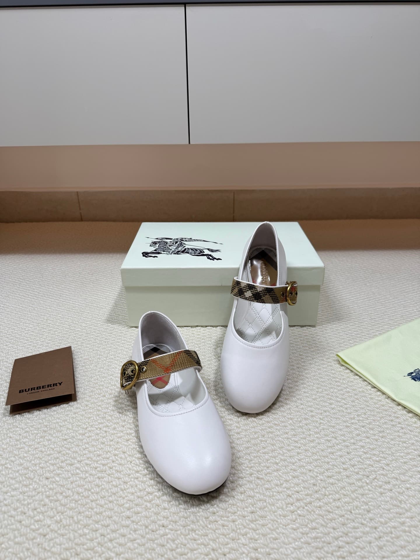D3193 BURBERRY Lace Belt Ballet Shoes — image 3