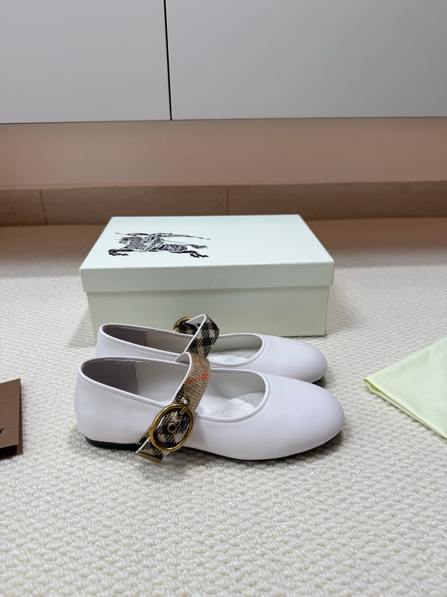 D3193 BURBERRY Lace Belt Ballet Shoes — image 2