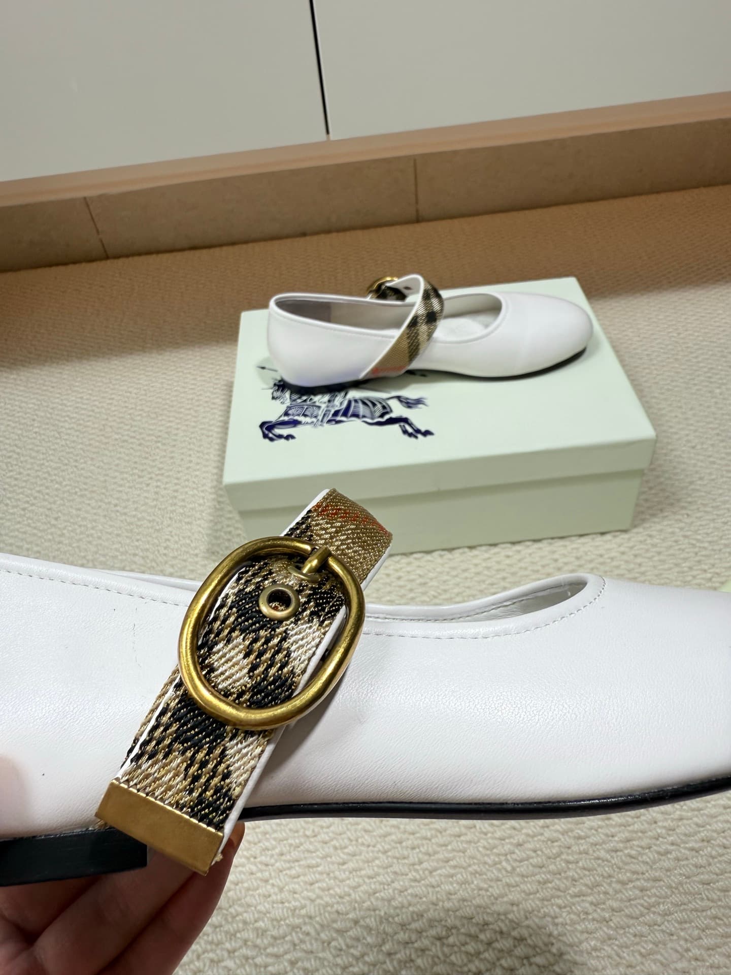 D3193 BURBERRY Lace Belt Ballet Shoes — image 8
