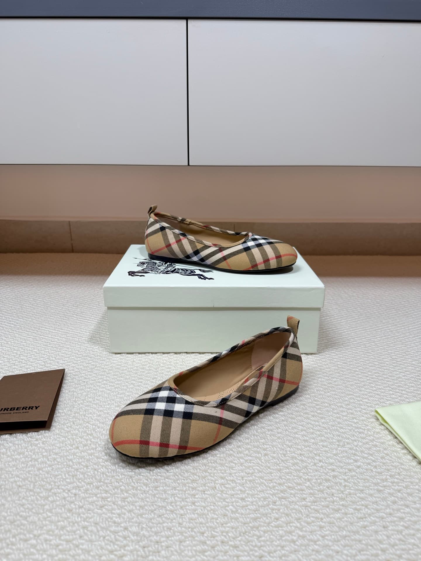D3191 BURBERRY Linen Low-Bottom Ballet Shoes with Pattern — image 4