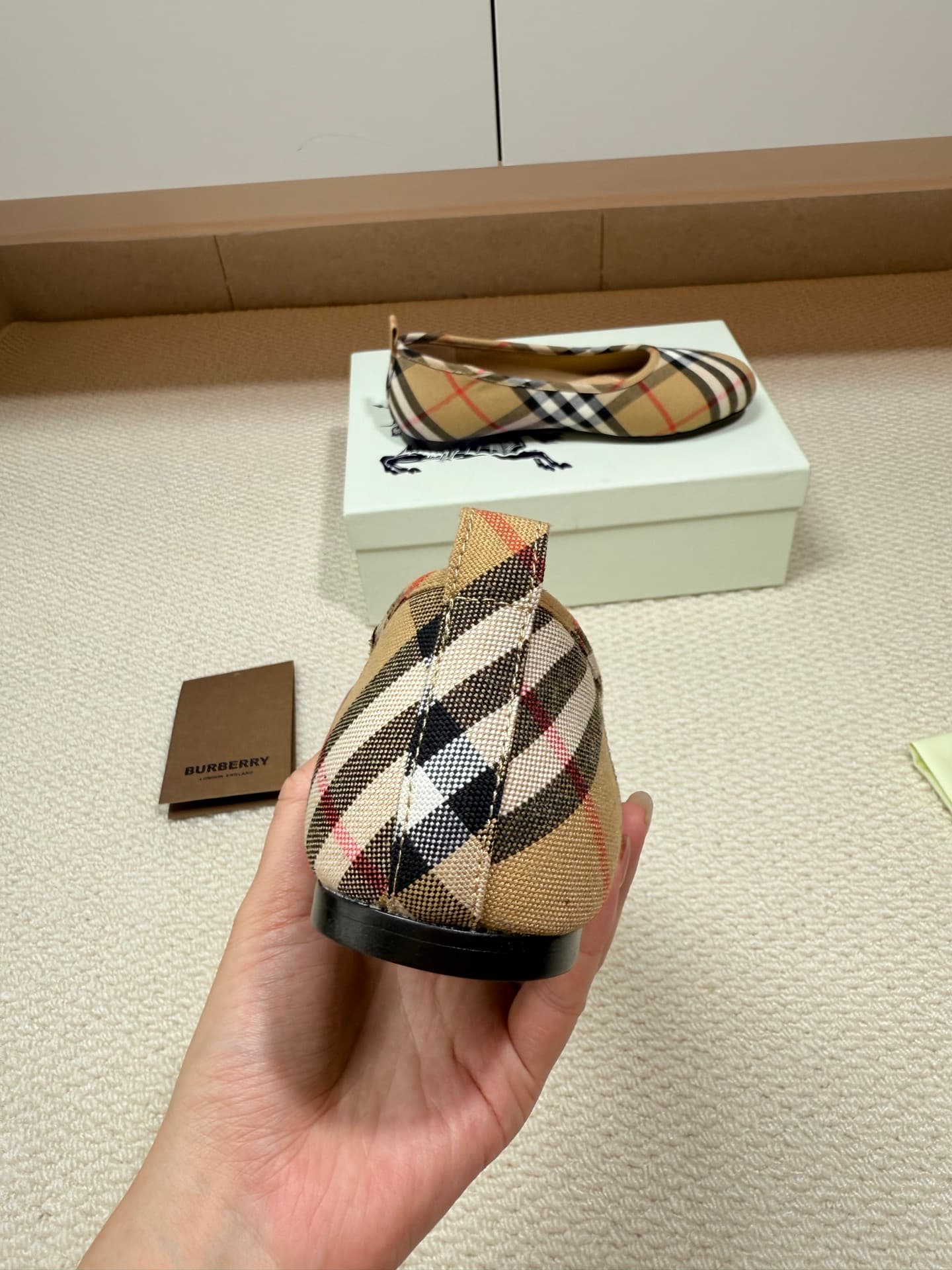 D3191 BURBERRY Linen Low-Bottom Ballet Shoes with Pattern — image 8
