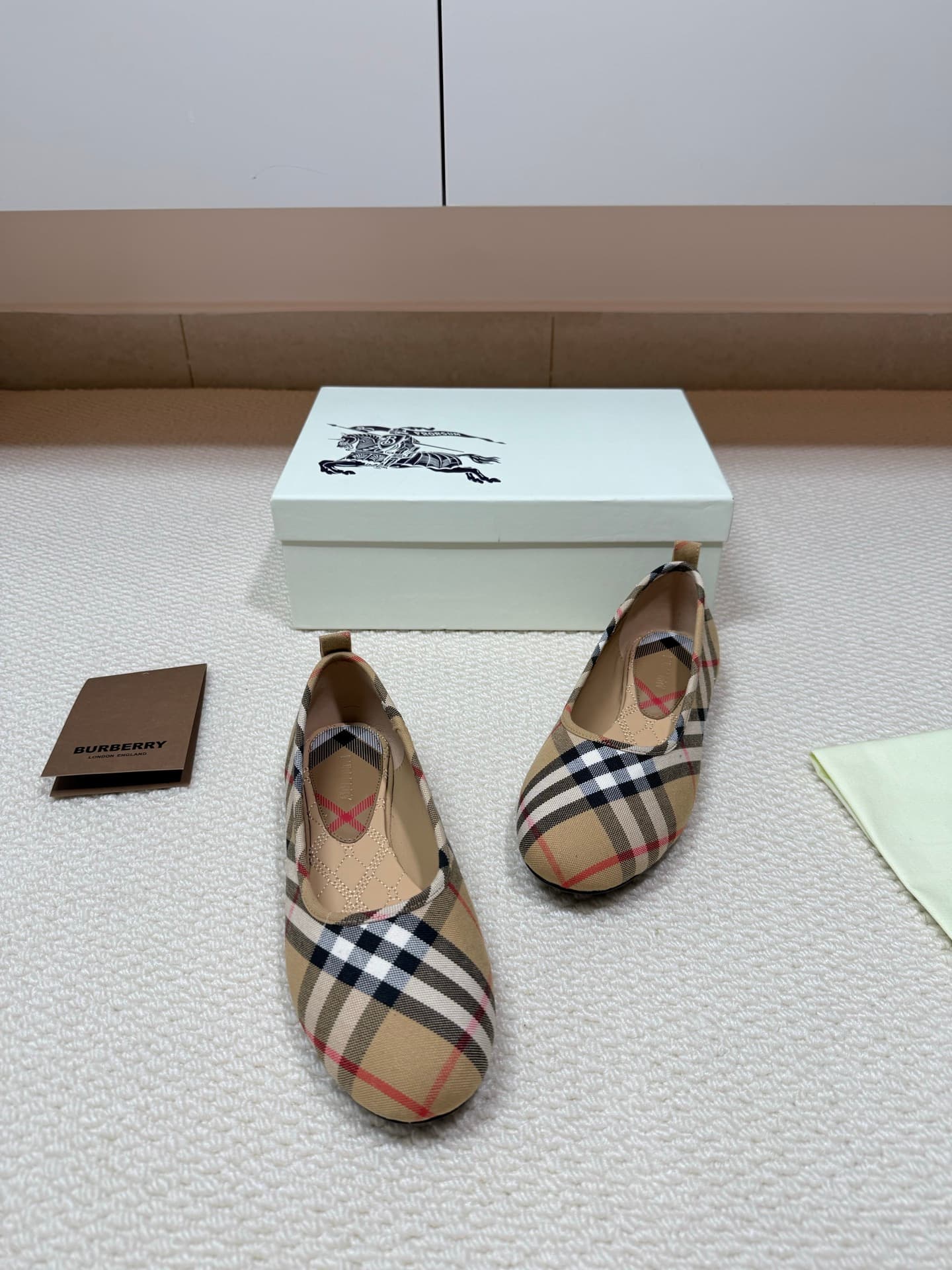 D3191 BURBERRY Linen Low-Bottom Ballet Shoes with Pattern — image 7