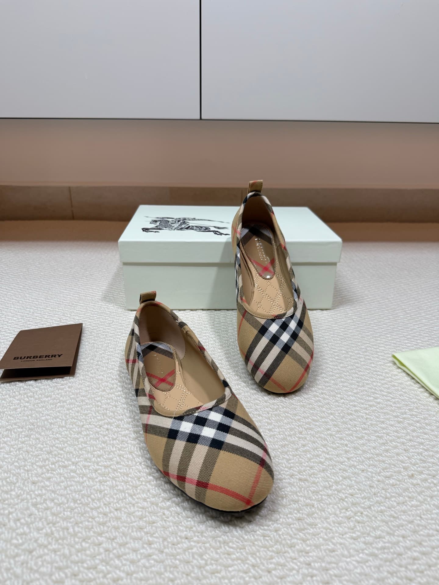 D3191 BURBERRY Linen Low-Bottom Ballet Shoes with Pattern — image 3