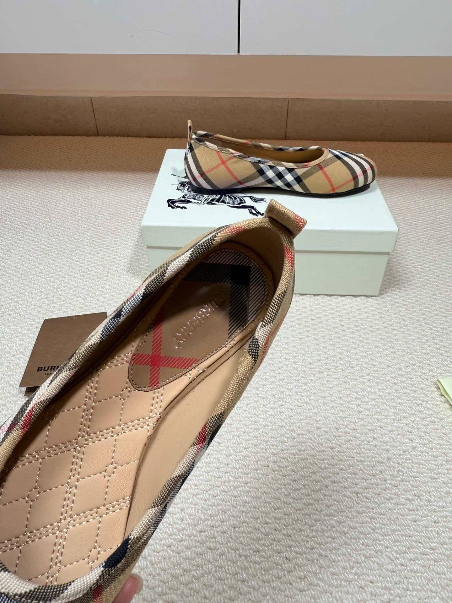D3191 BURBERRY Linen Low-Bottom Ballet Shoes with Pattern — image 6