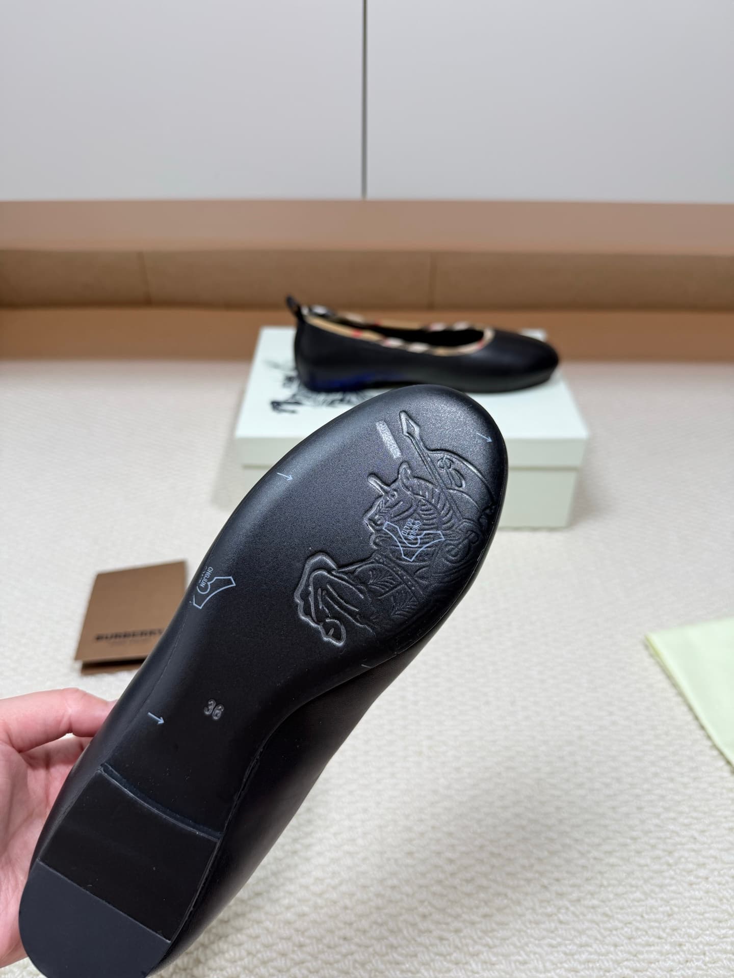 D3189 BURBERRY Light-colored Ballet Shoes with Patterned Pattern — image 5