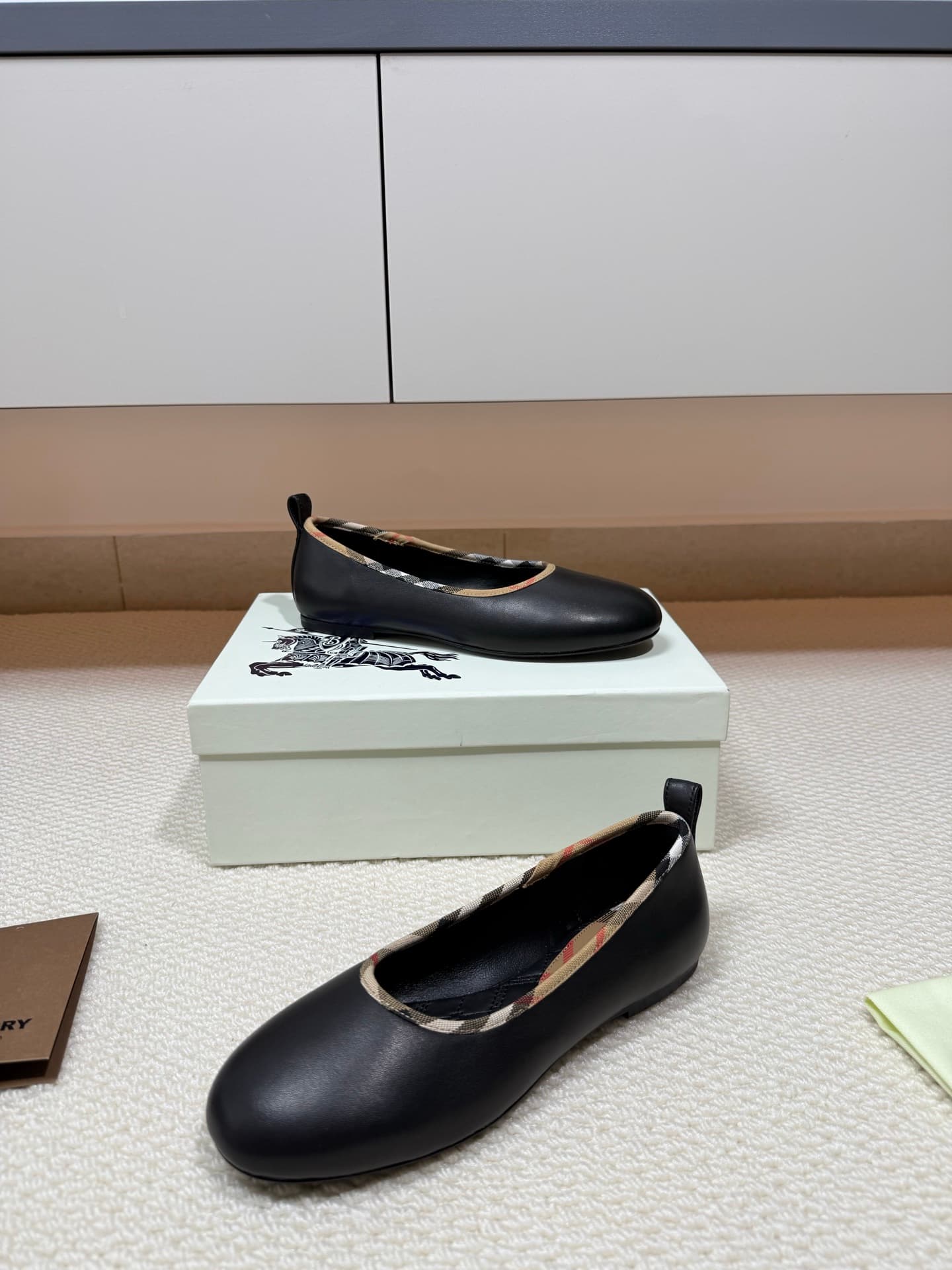 D3189 BURBERRY Light-colored Ballet Shoes with Patterned Pattern — image 4