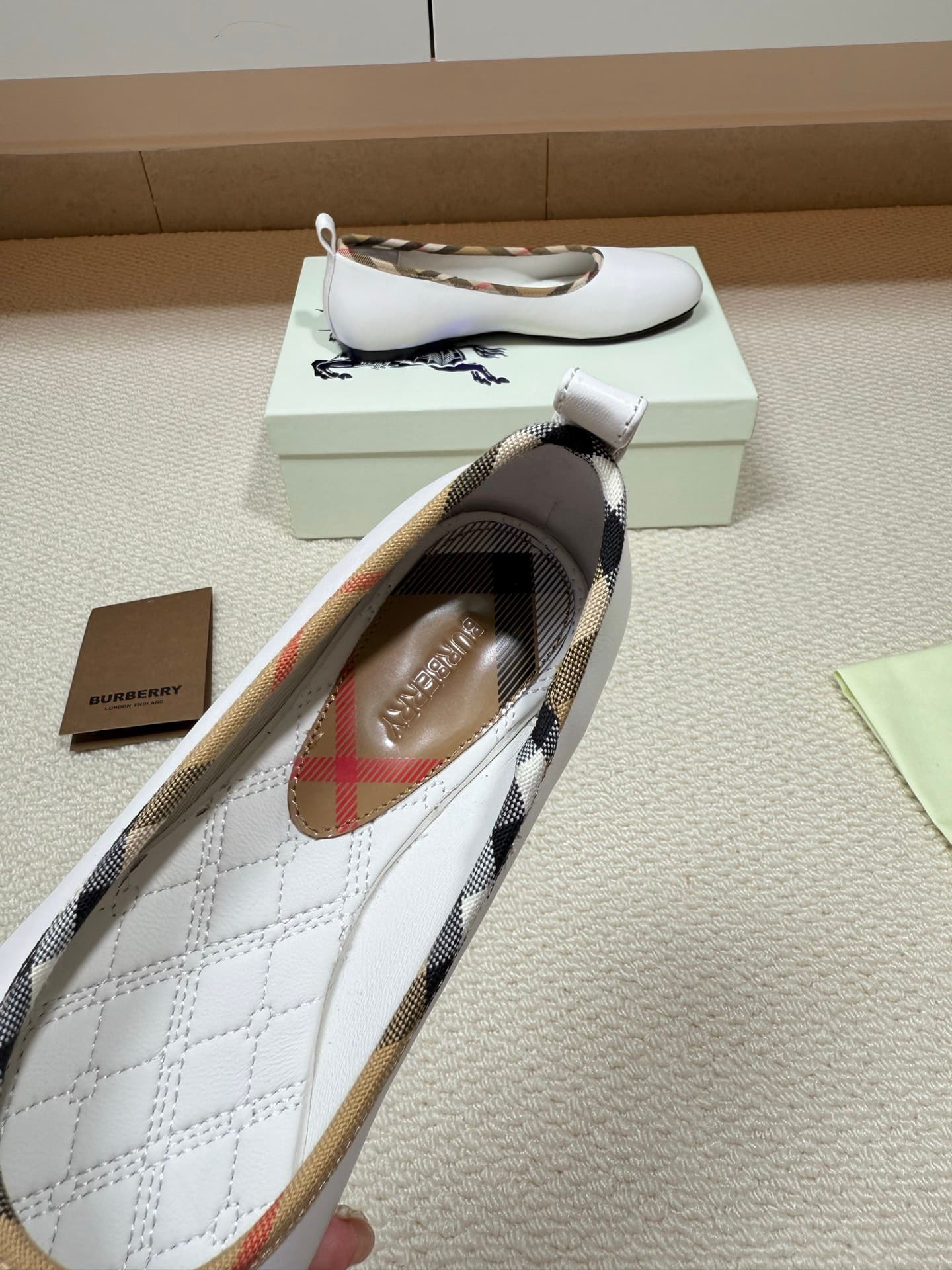 D3188 BURBERRY Light-rimmed ballet shoes with pattern design — image 5