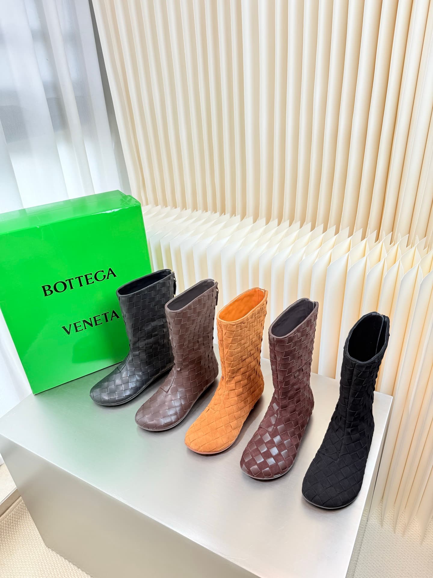 D13721 Hand-woven BV Atomic flat-toe round-toe short boots — image 2