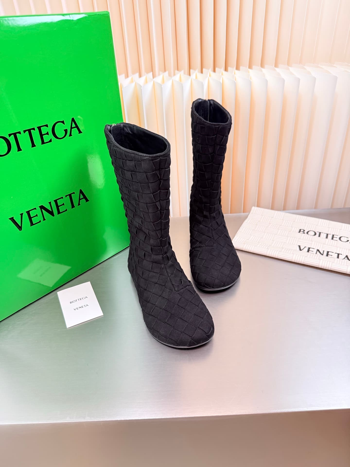 D13722 Hand-woven BV Atomic flat-bottomed round-toe short boots — image 4