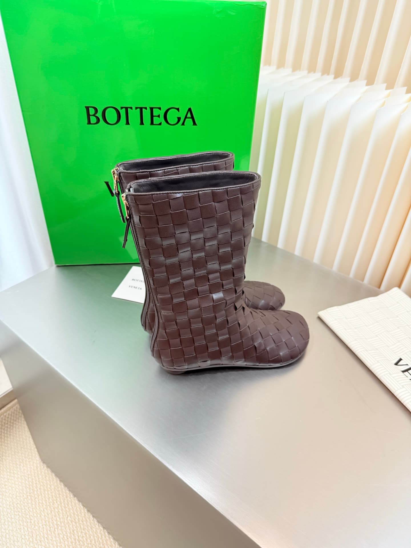 D13718 Hand-woven BV Atomic flat-topped, round-toe, short boots — image 2