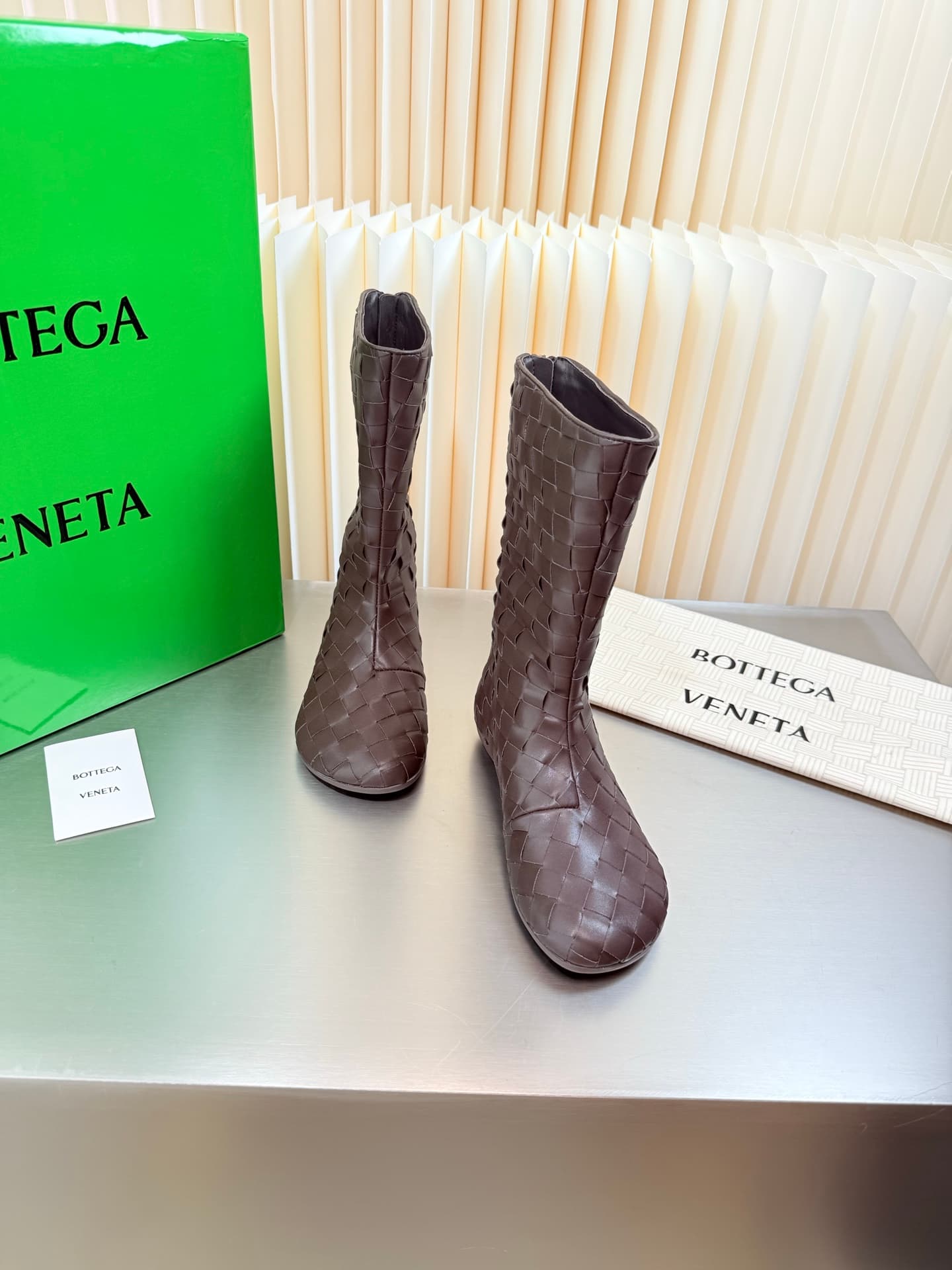 D13718 Hand-woven BV Atomic flat-topped, round-toe, short boots — image 3