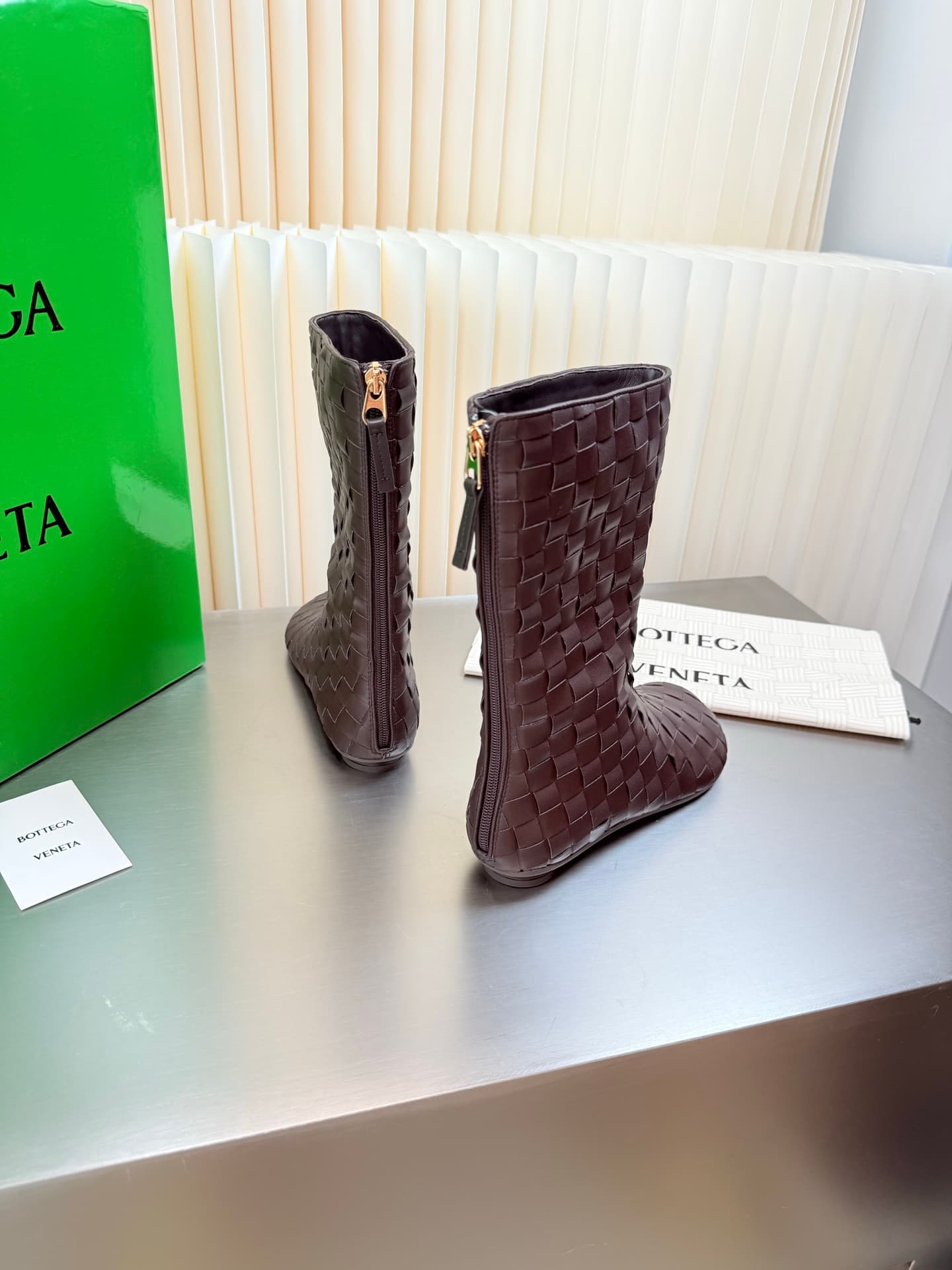 D13718 Hand-woven BV Atomic flat-topped, round-toe, short boots — image 5