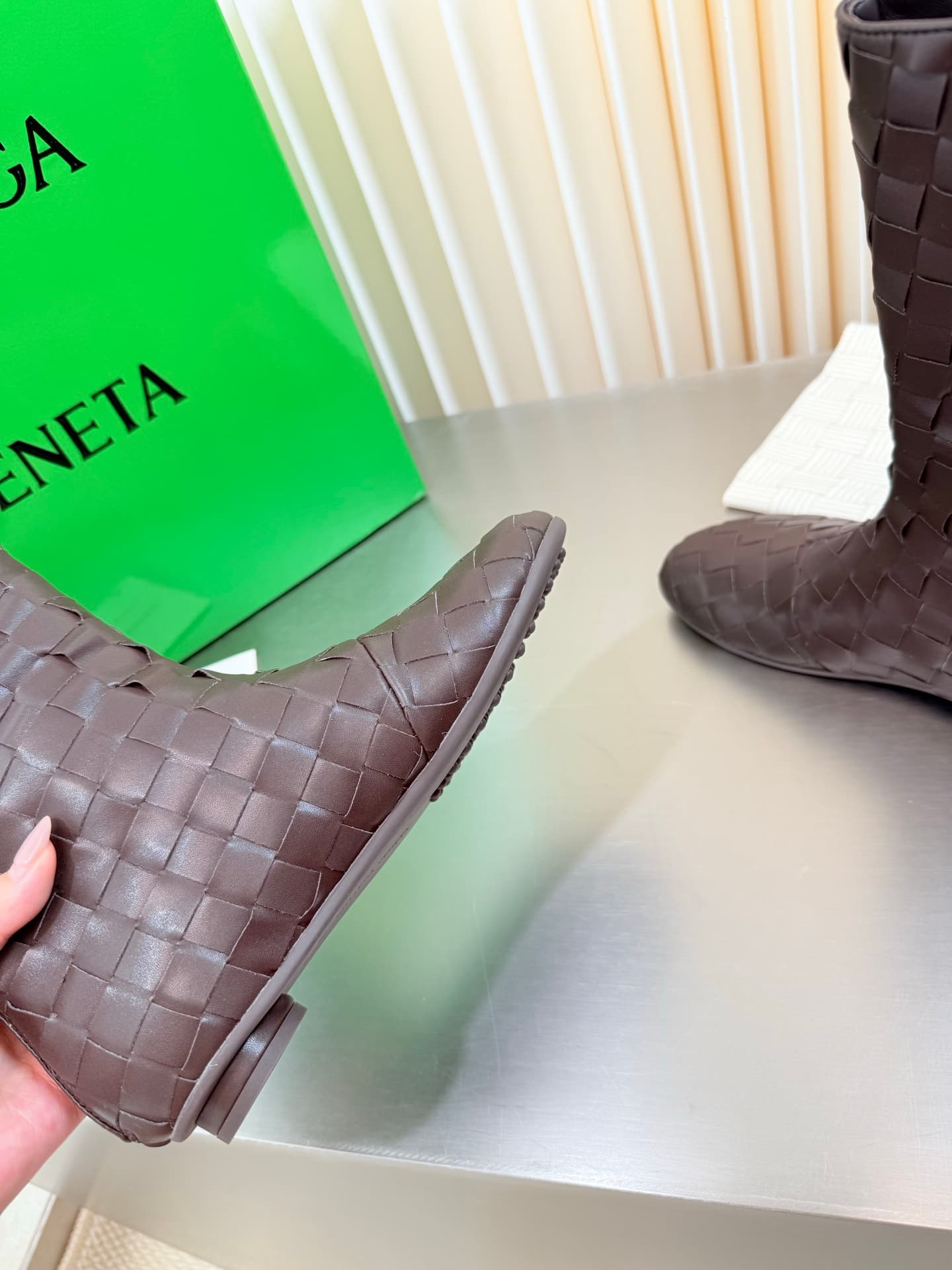 D13718 Hand-woven BV Atomic flat-topped, round-toe, short boots — image 8