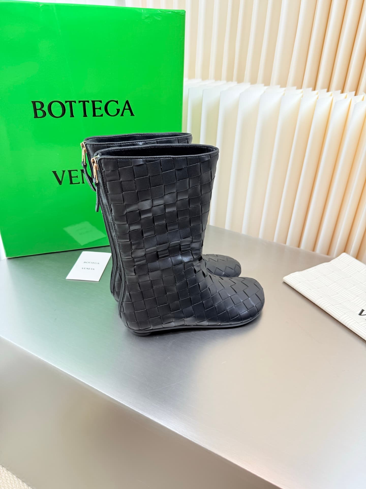 D13717 Hand-woven BV Atomic flat-topped, round-toe short boots — image 2