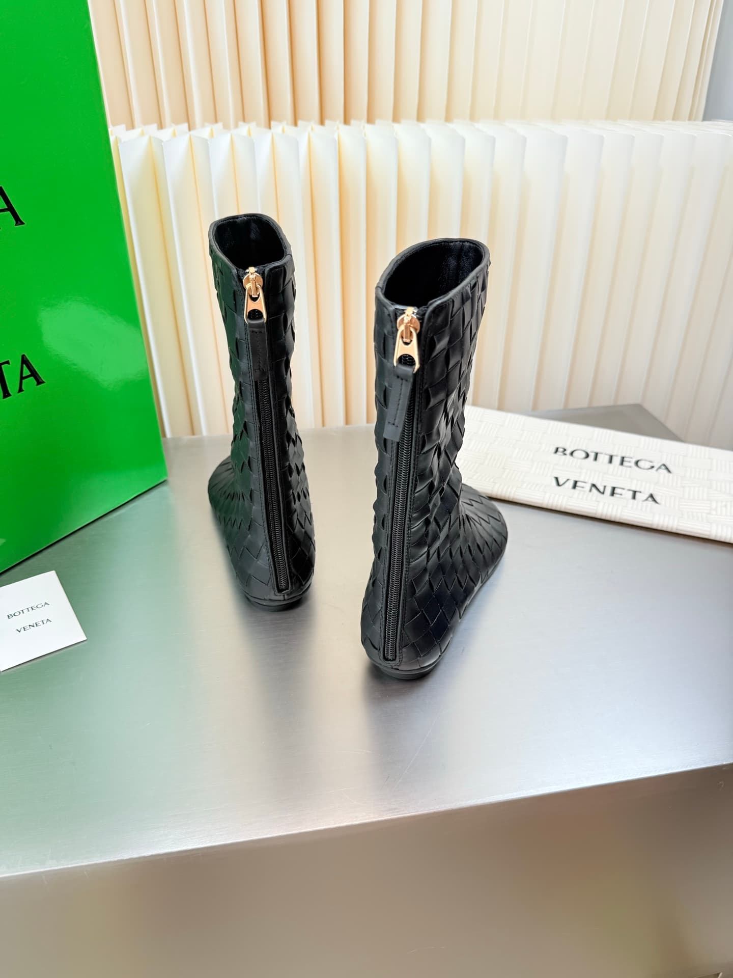 D13717 Hand-woven BV Atomic flat-topped, round-toe short boots — image 5