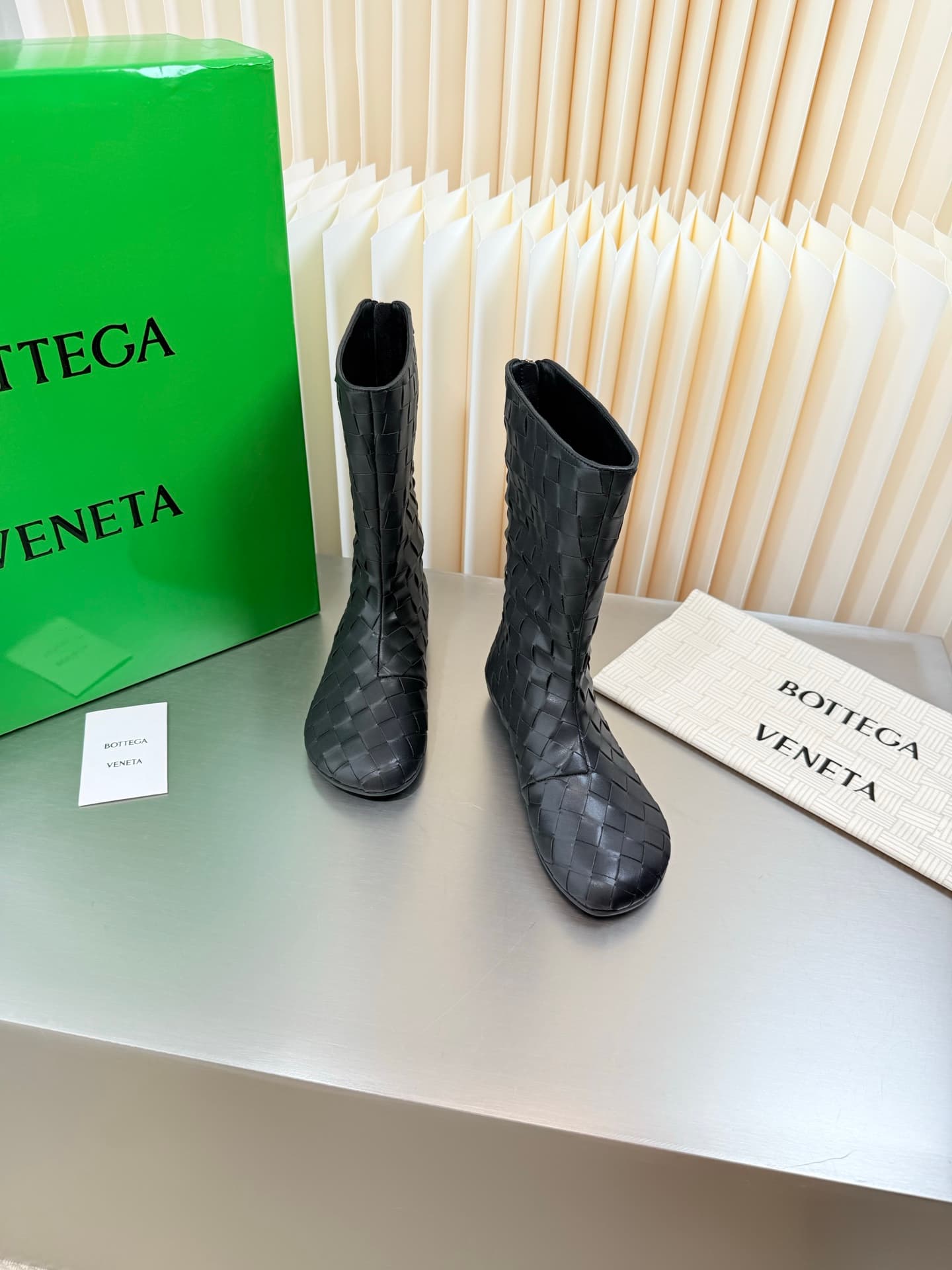 D13717 Hand-woven BV Atomic flat-topped, round-toe short boots — image 3