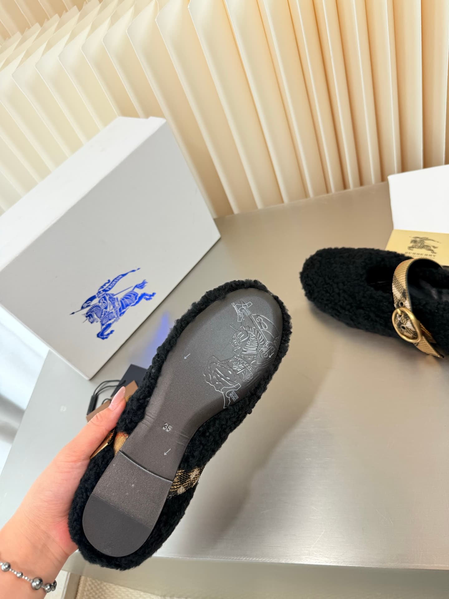 D3156 BURBERRY Lamb hair belt and Mary Jane shoes — image 8