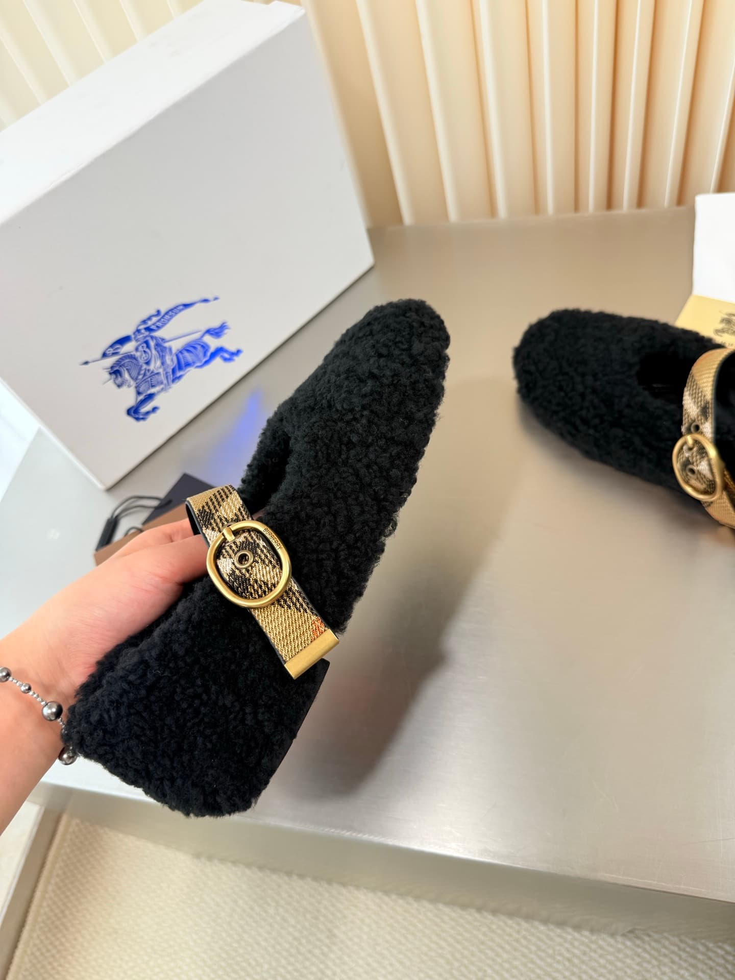 D3156 BURBERRY Lamb hair belt and Mary Jane shoes — image 5