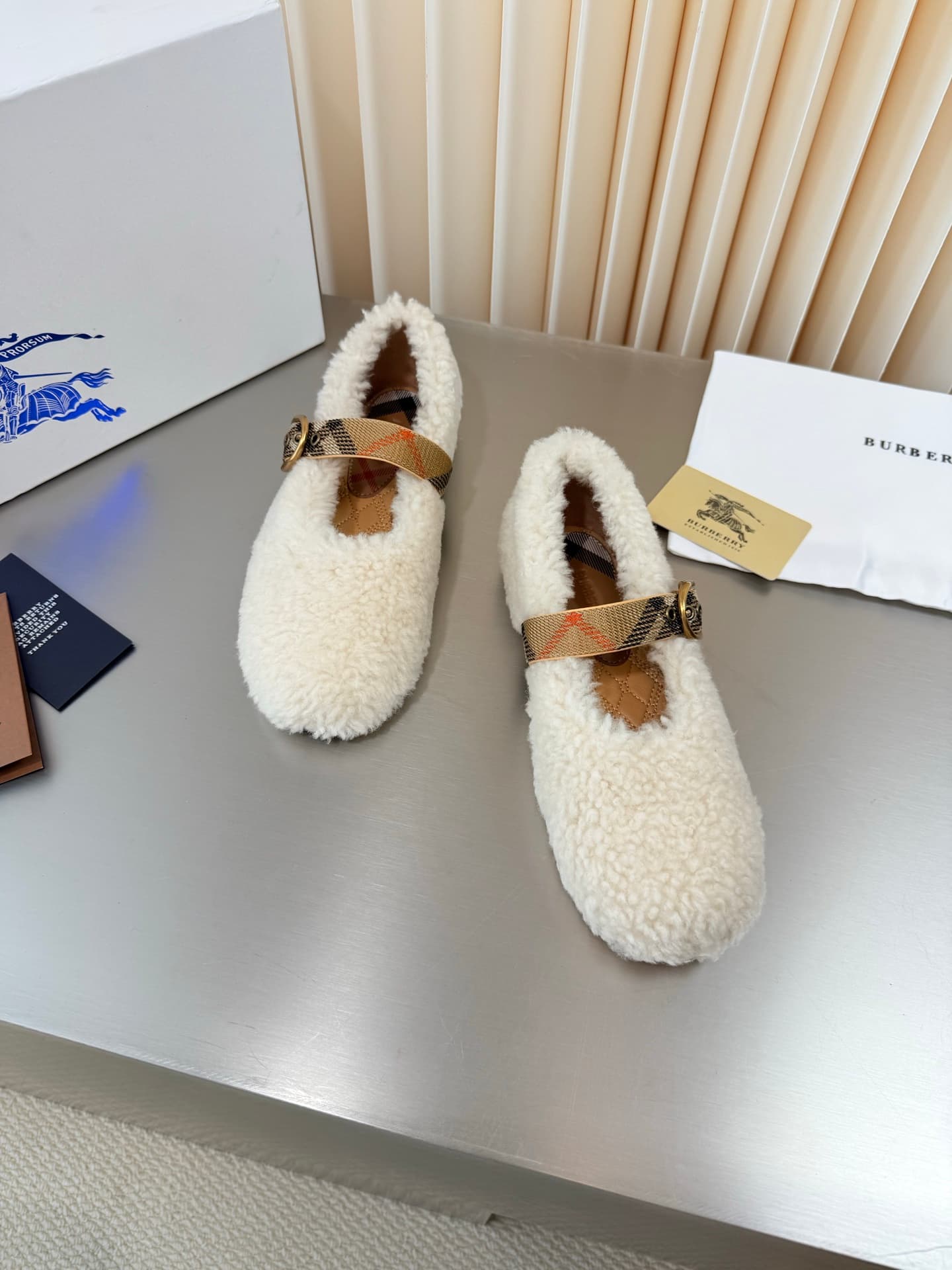 D3154 BURBERRY Lamb hair bandlets and Mary Jane shoes — image 3