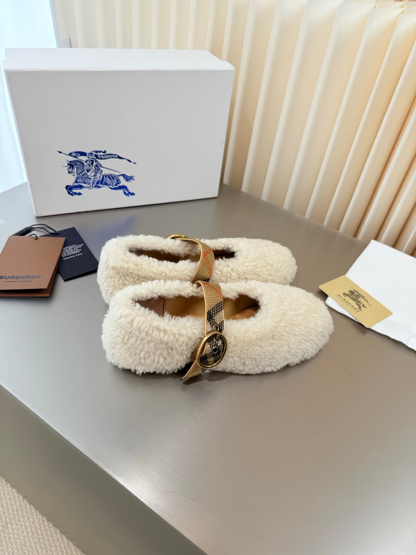 D3154 BURBERRY Lamb hair bandlets and Mary Jane shoes — image 2
