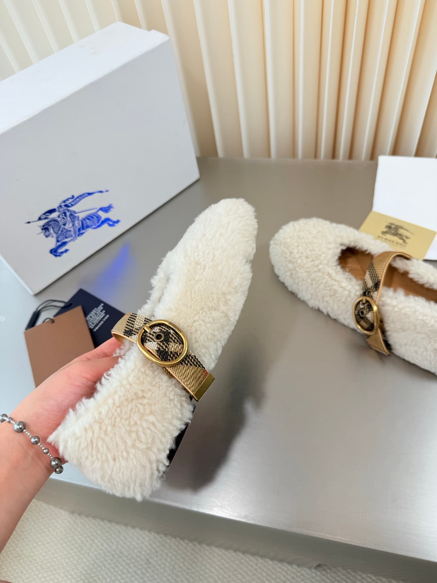 D3154 BURBERRY Lamb hair bandlets and Mary Jane shoes — image 5