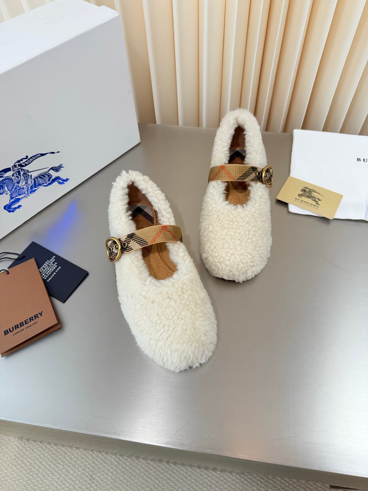 D3154 BURBERRY Lamb hair bandlets and Mary Jane shoes — image 4