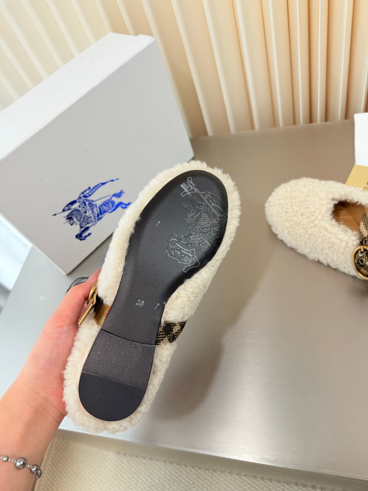 D3154 BURBERRY Lamb hair bandlets and Mary Jane shoes — image 8