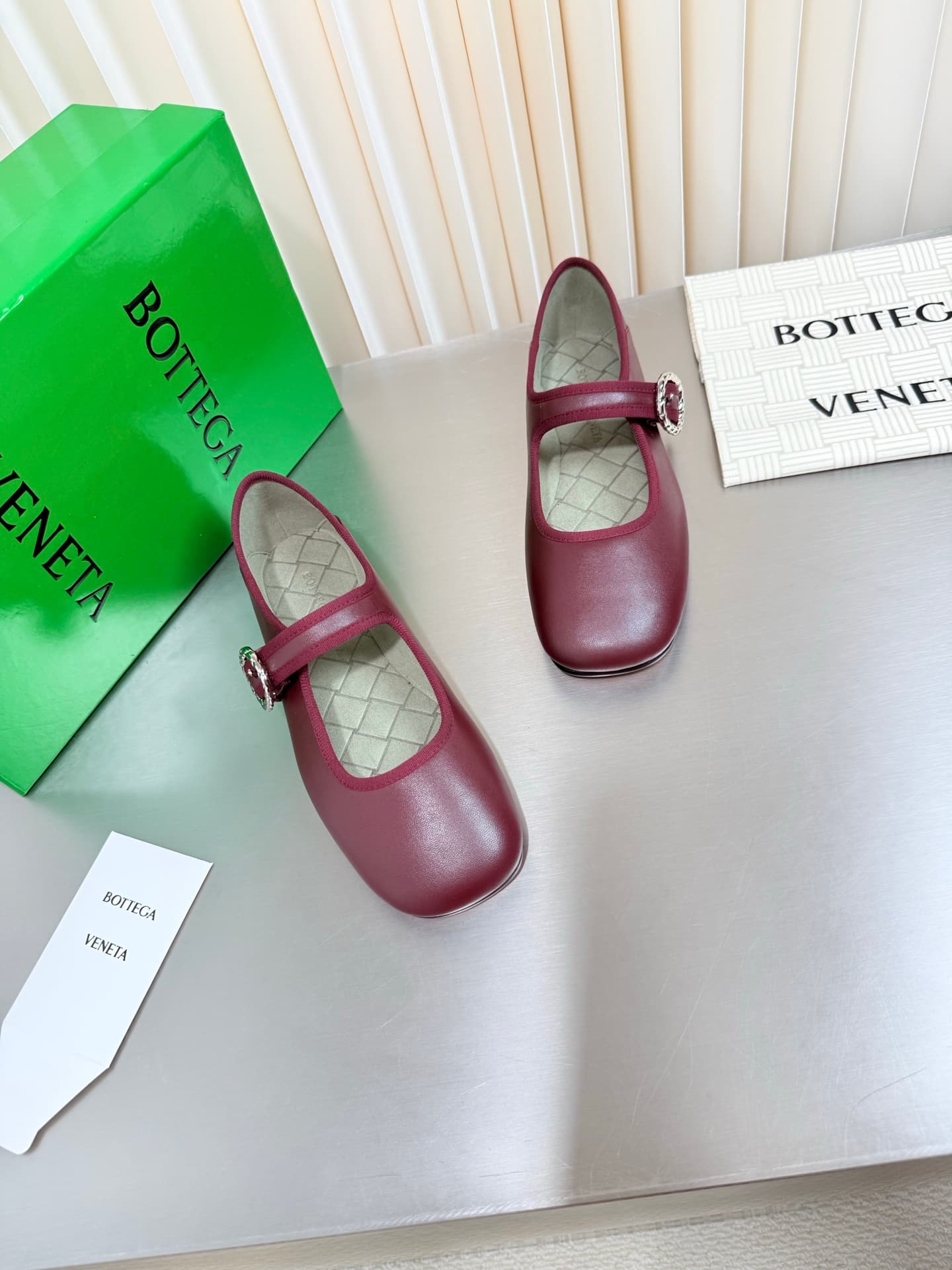 D13739 BV vintage/retro square-toe flatbread shoes — image 4
