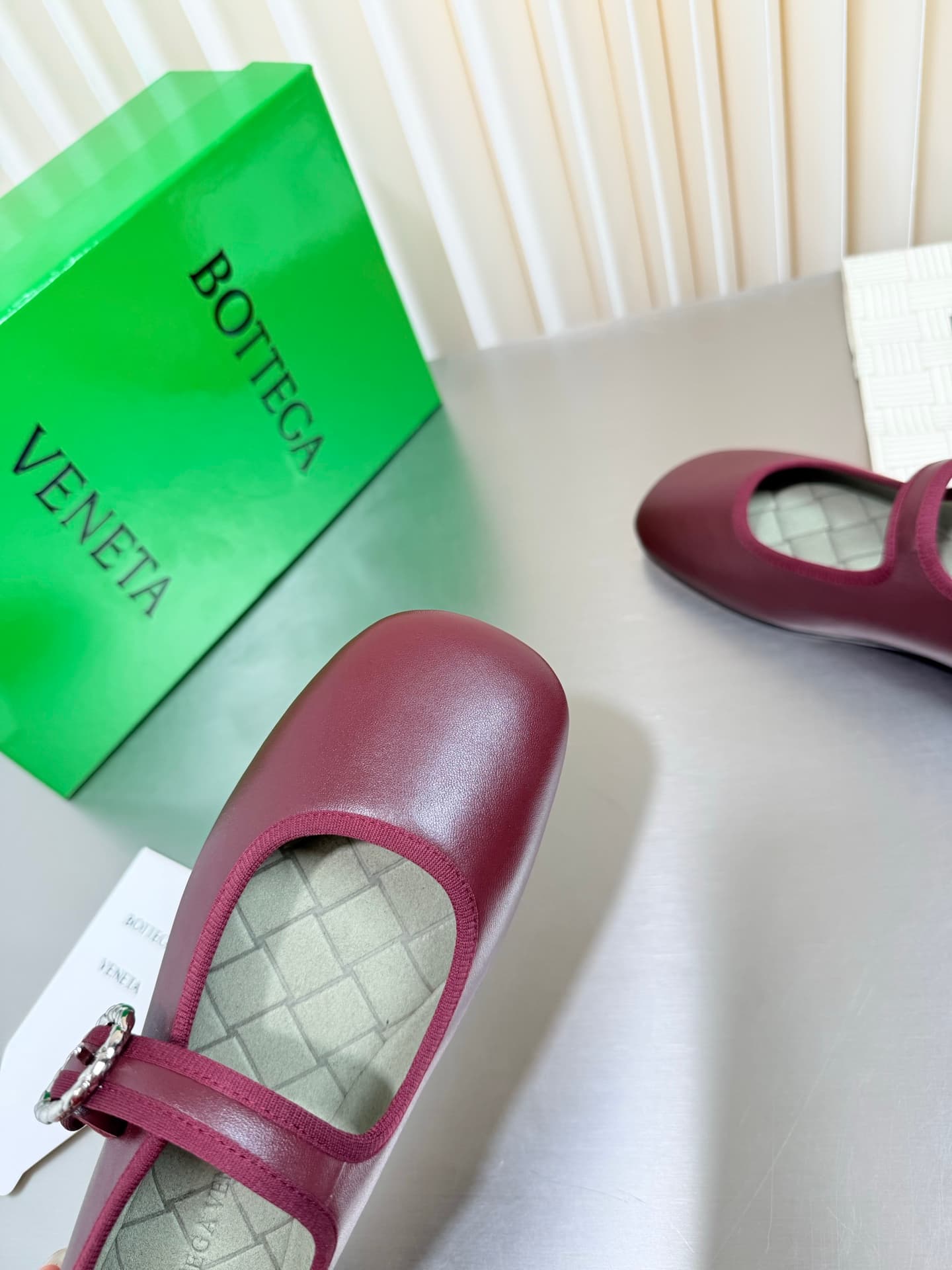 D13739 BV vintage/retro square-toe flatbread shoes — image 5
