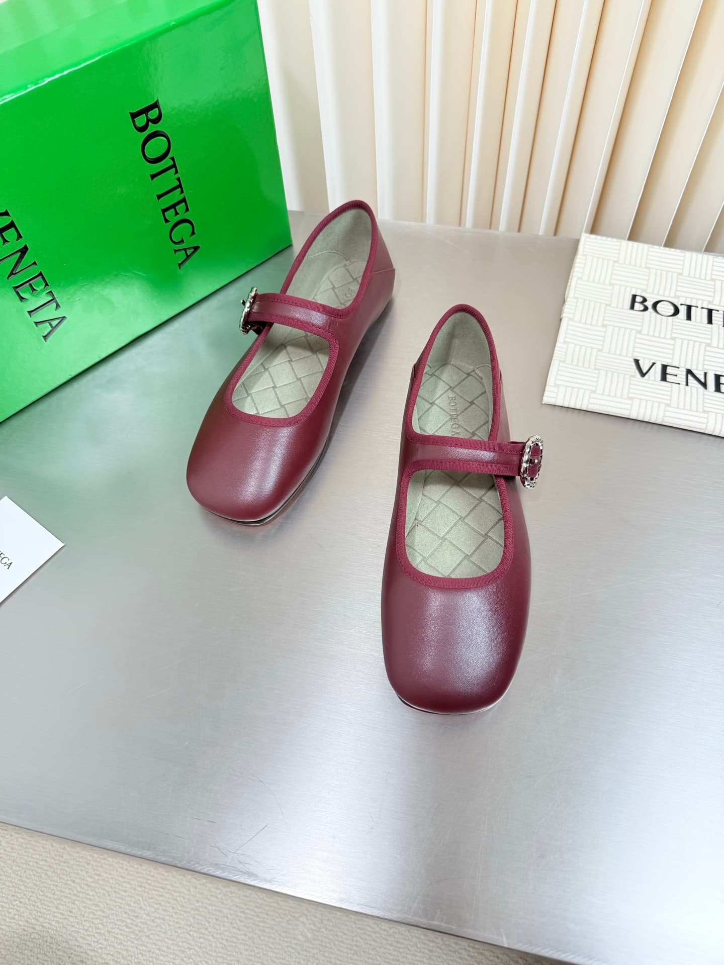 D13739 BV vintage/retro square-toe flatbread shoes — image 3