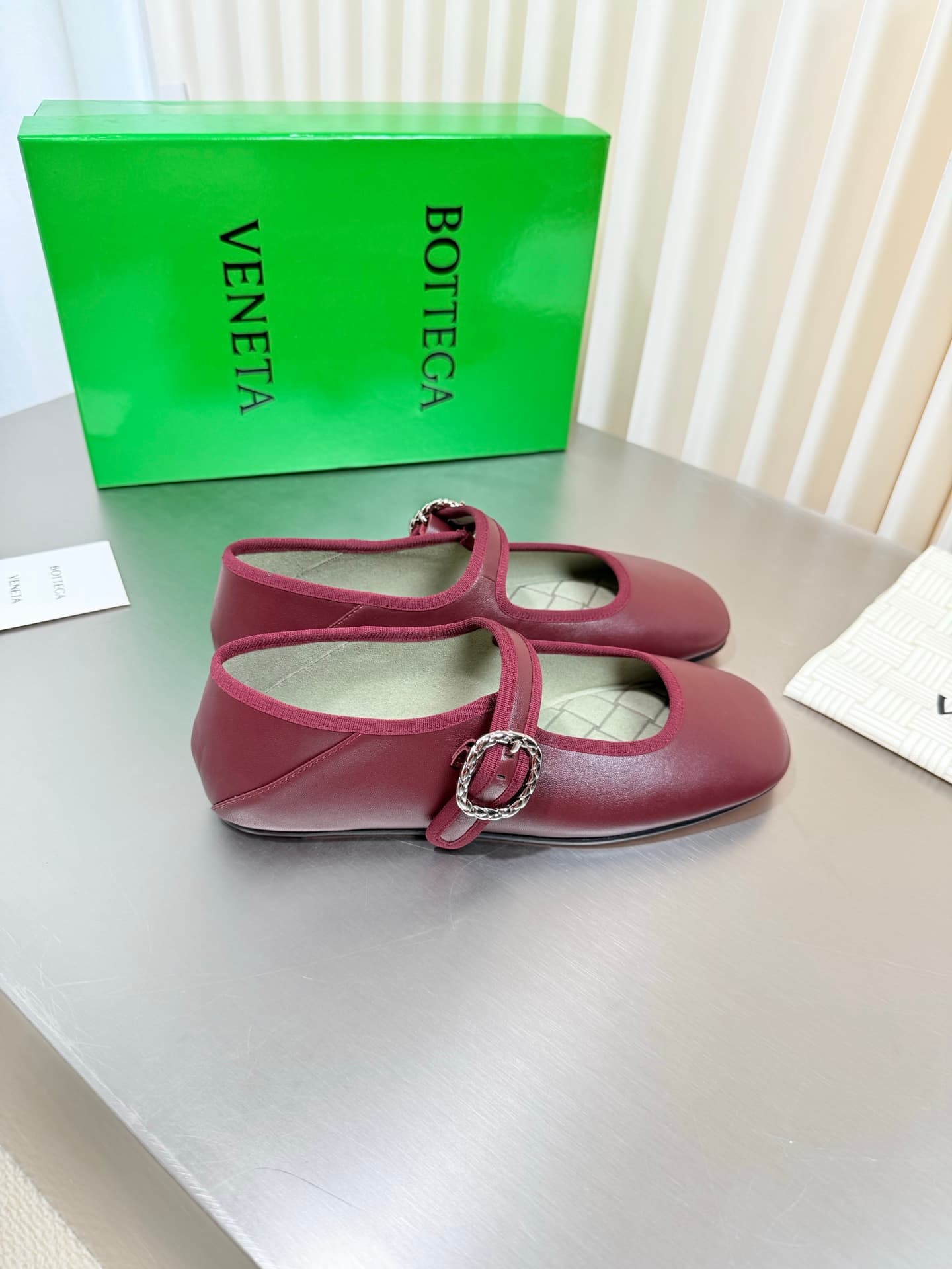D13739 BV vintage/retro square-toe flatbread shoes — image 2