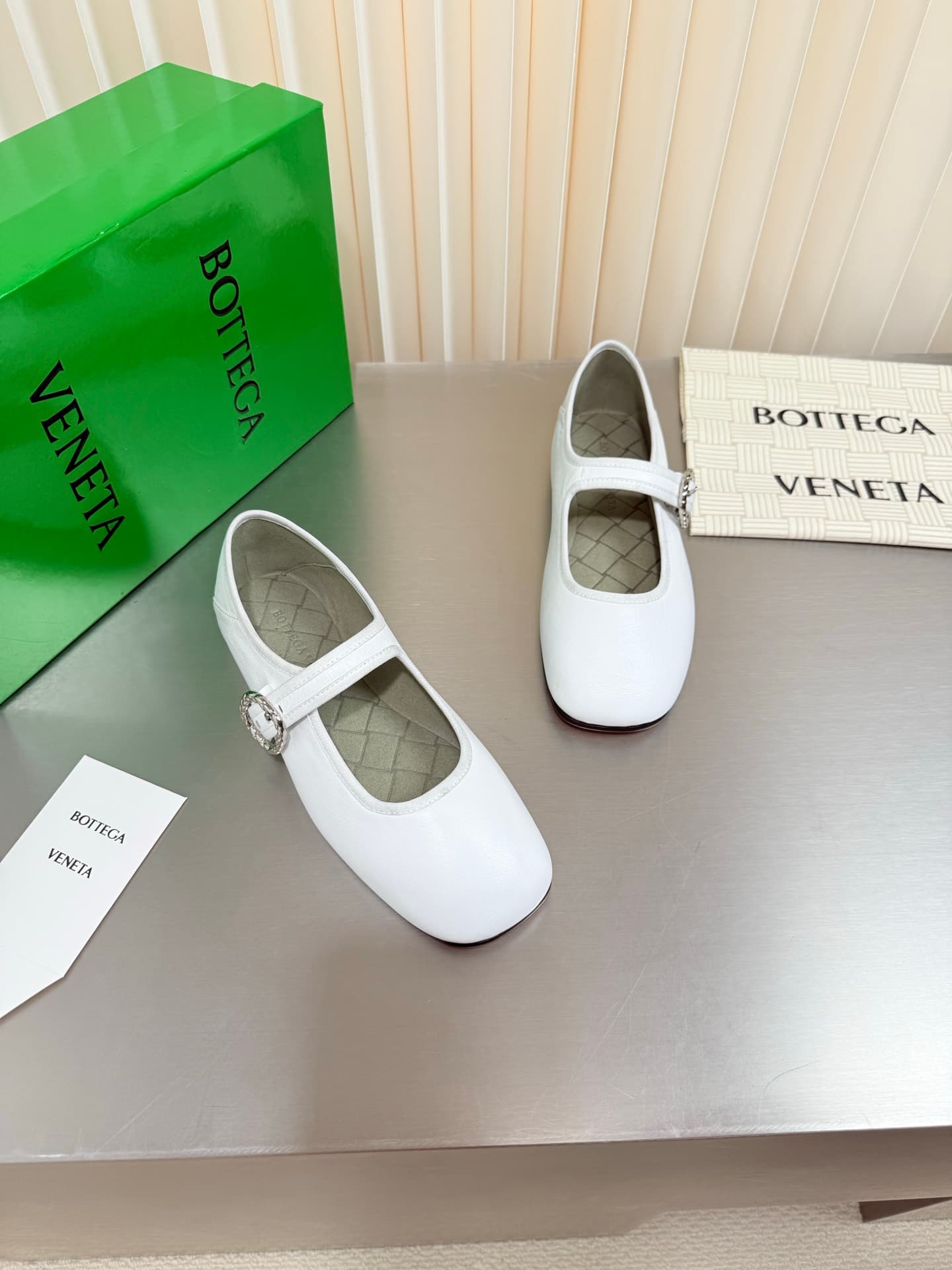 D13737 BV vintage/retro square-toe flatbread shoes — image 4