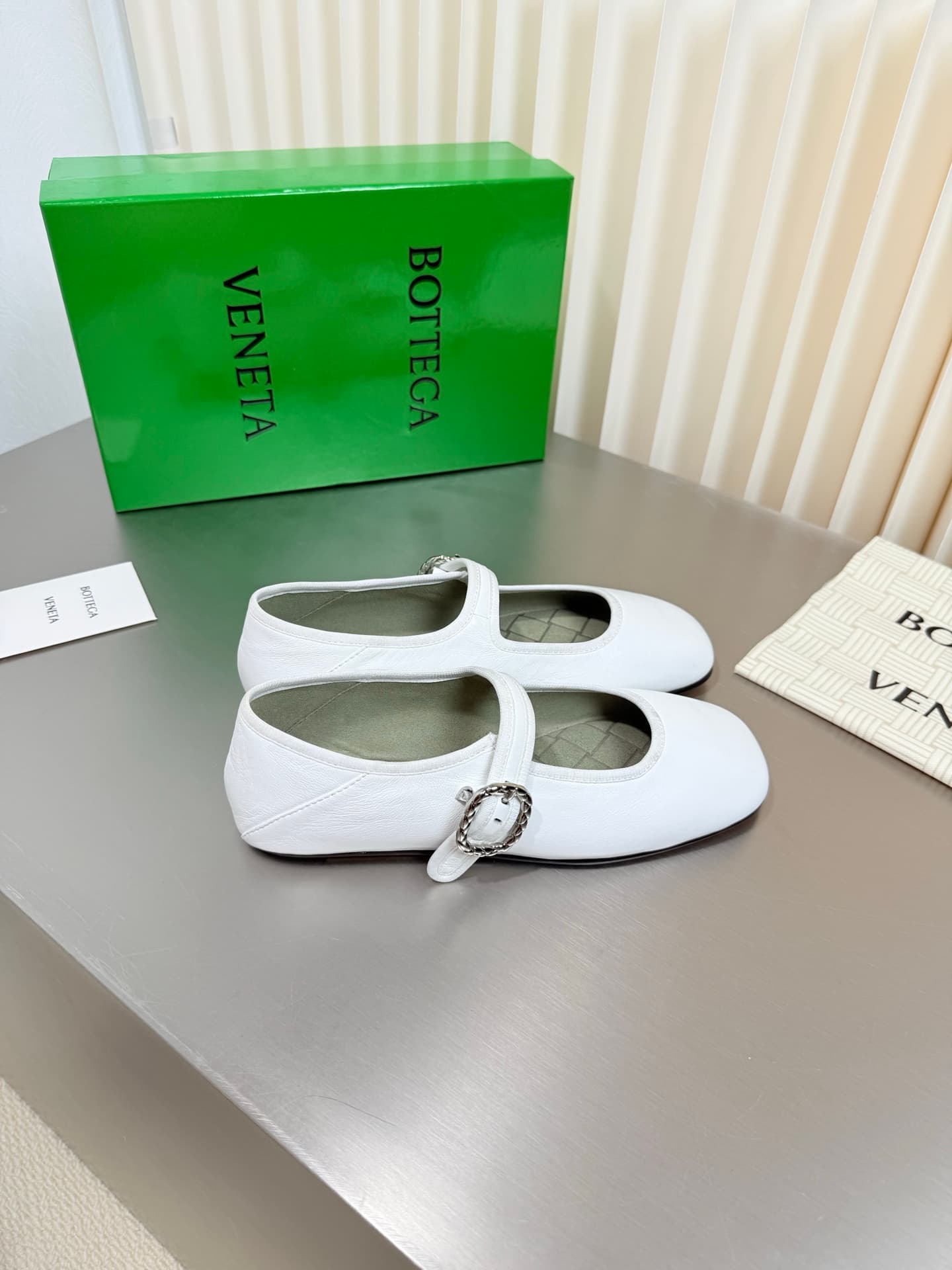 D13737 BV vintage/retro square-toe flatbread shoes — image 2