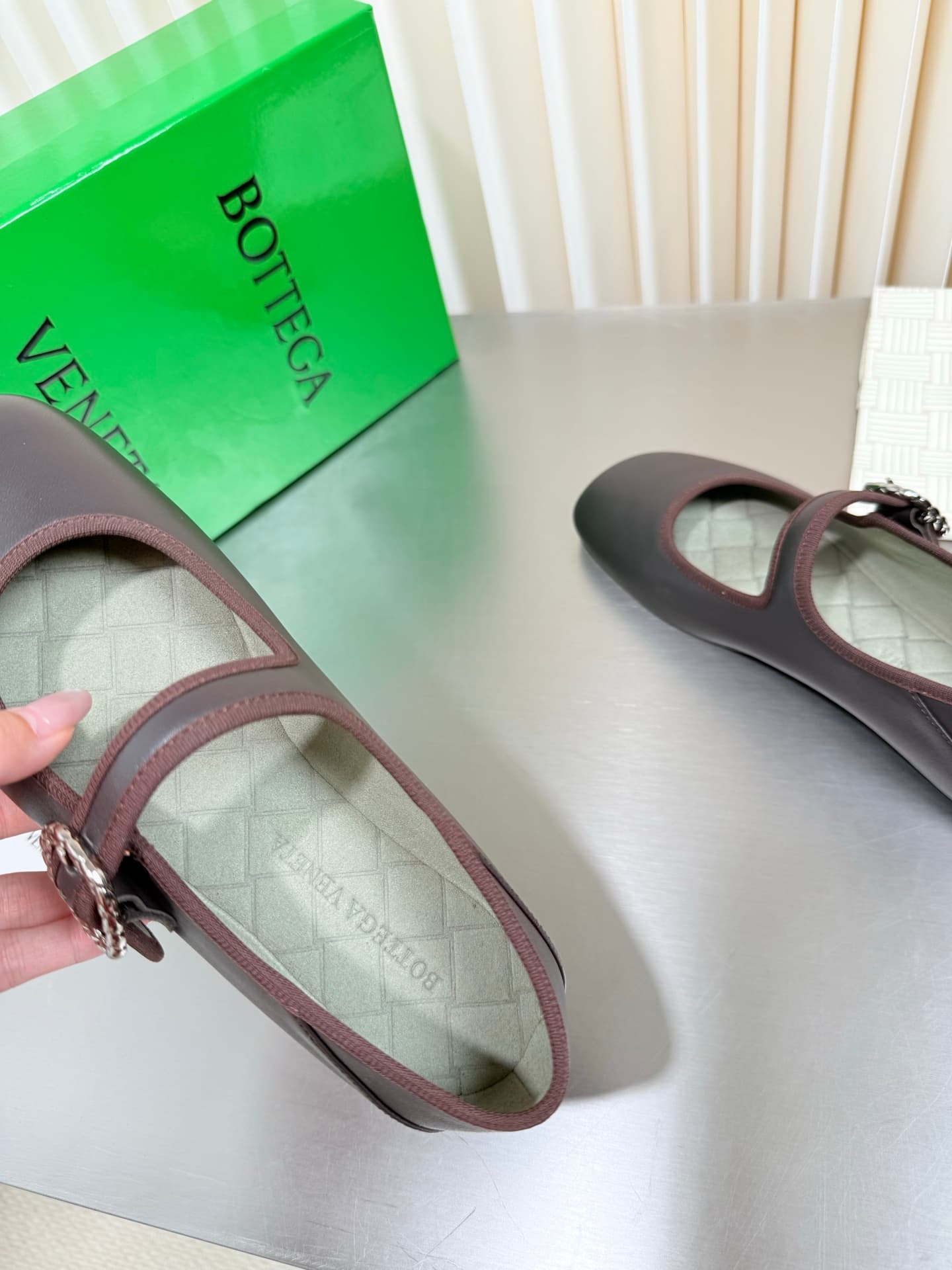D13736 BV vintage/retro square-toe flatbread shoes — image 6