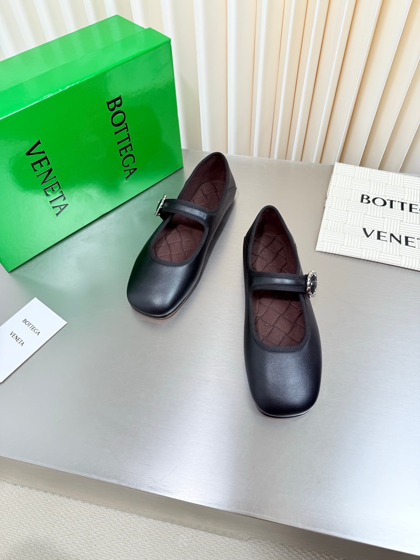 D13735 BV vintage/retro square-toe flatbread shoes — image 3